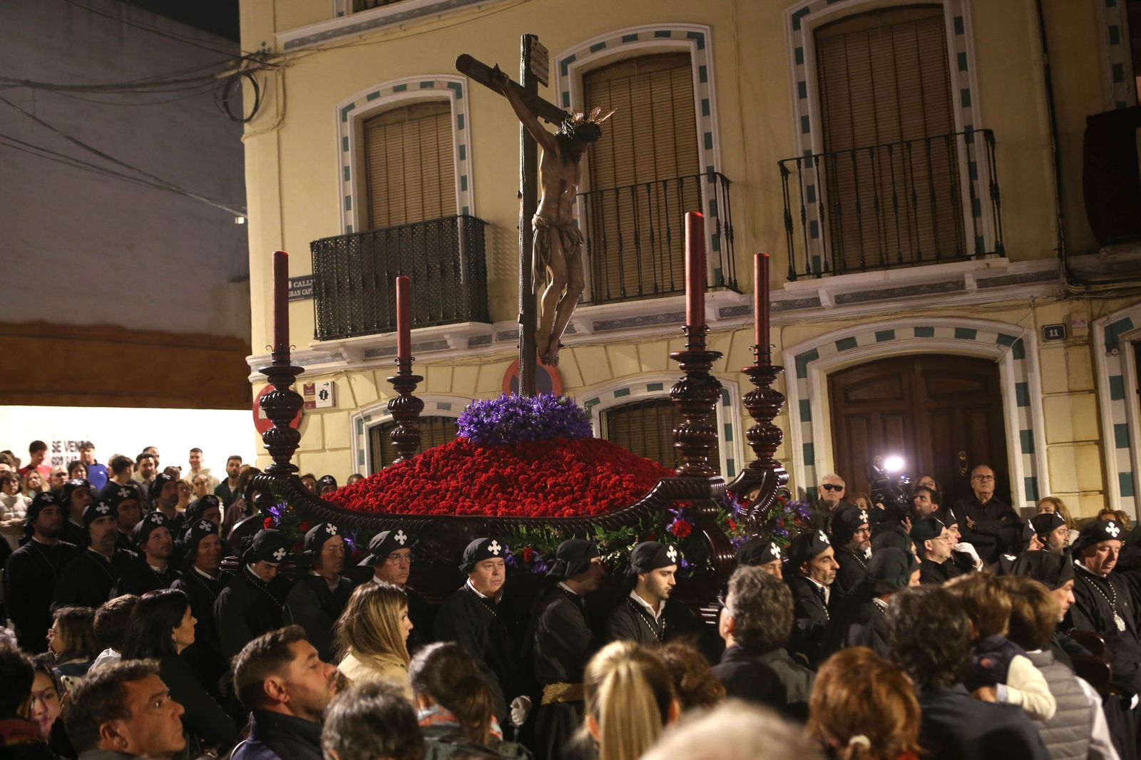 Miércoles Santo en Montilla: La procesión del Cristo del Amor, en imágenes