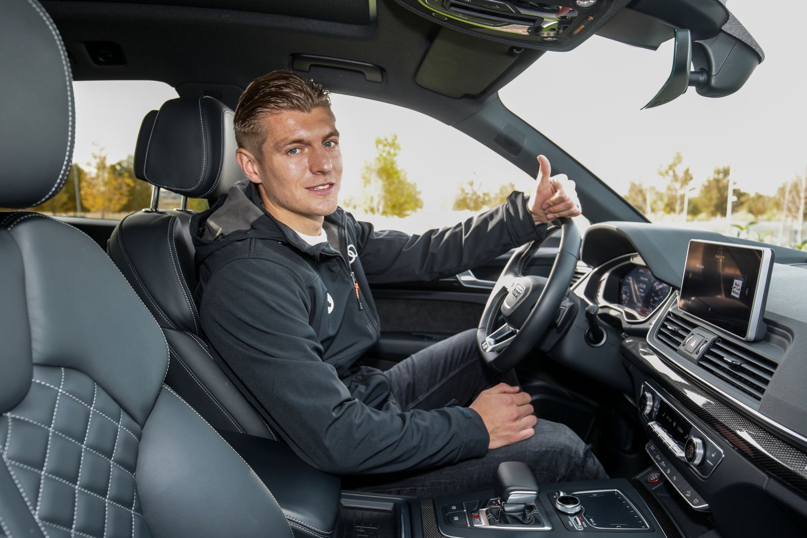 Los nuevos coches de la plantilla del Real Madrid, foto a foto