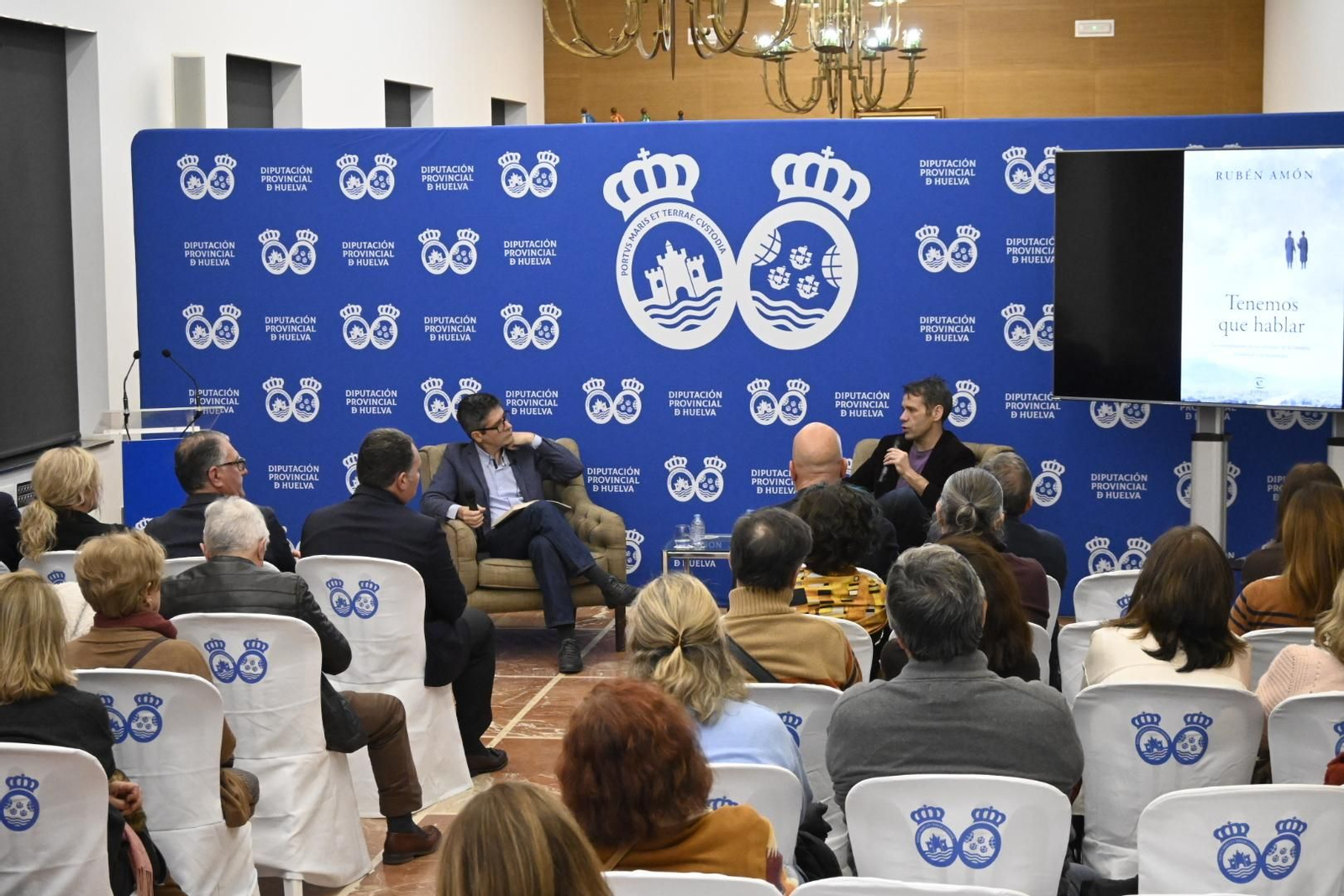 El periodista Rubén Amón presenta su libro `Tenemos que hablar' en imágenes