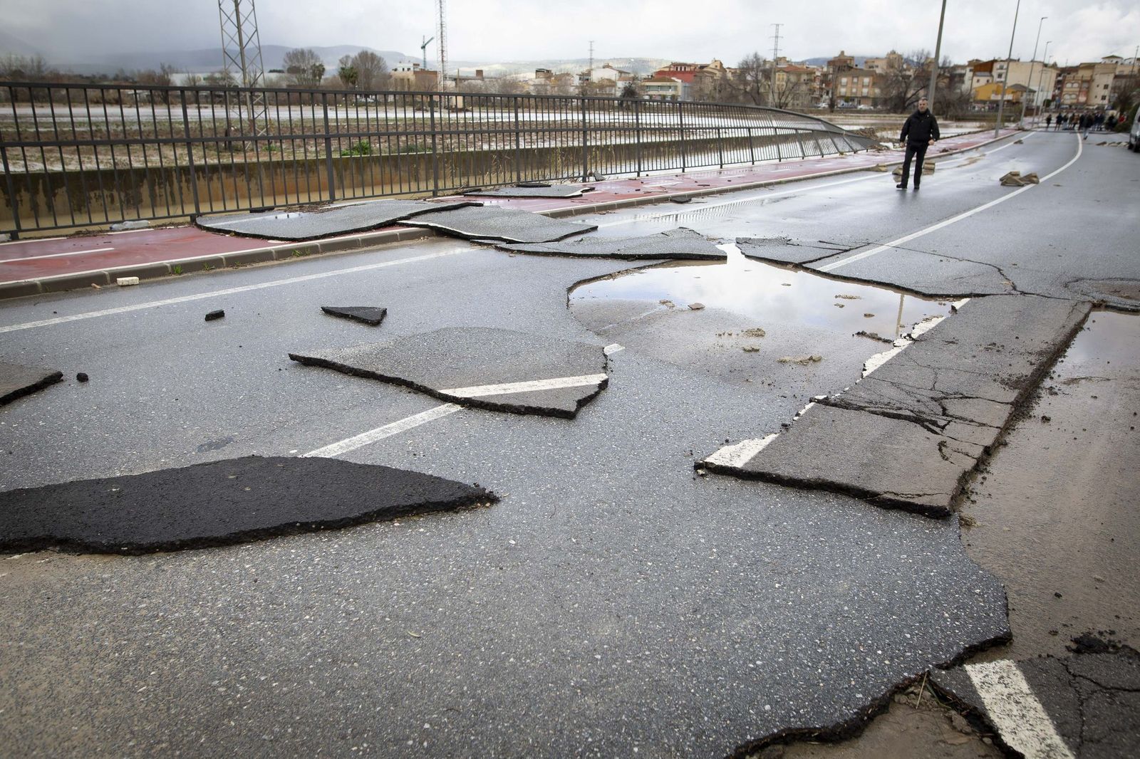 Fotos: Pedro Sánchez visita Huétor Tájar para comprobar los daños de la borrasca Leonardo