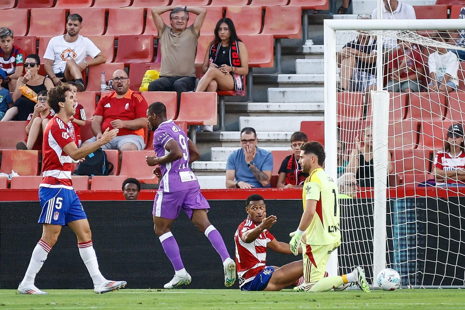 Granada CF vs Al Ain (14214458).jpg