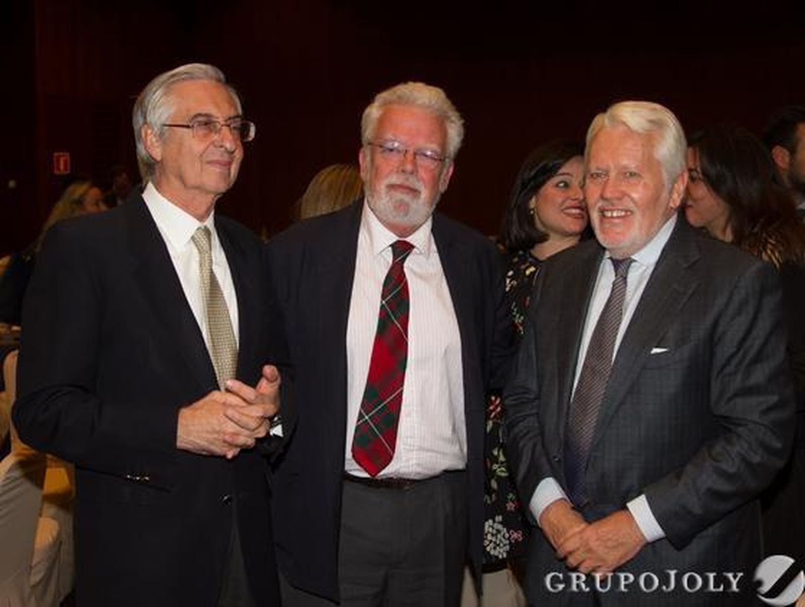 Luis Enrique Caballero, presidente de Bodegas Caballero; Ricardo Serra, presidente de Asaja-Andalucía, y el abogado Francisco Ballester./ Belén Vargas/Juan Carlos Vázquez