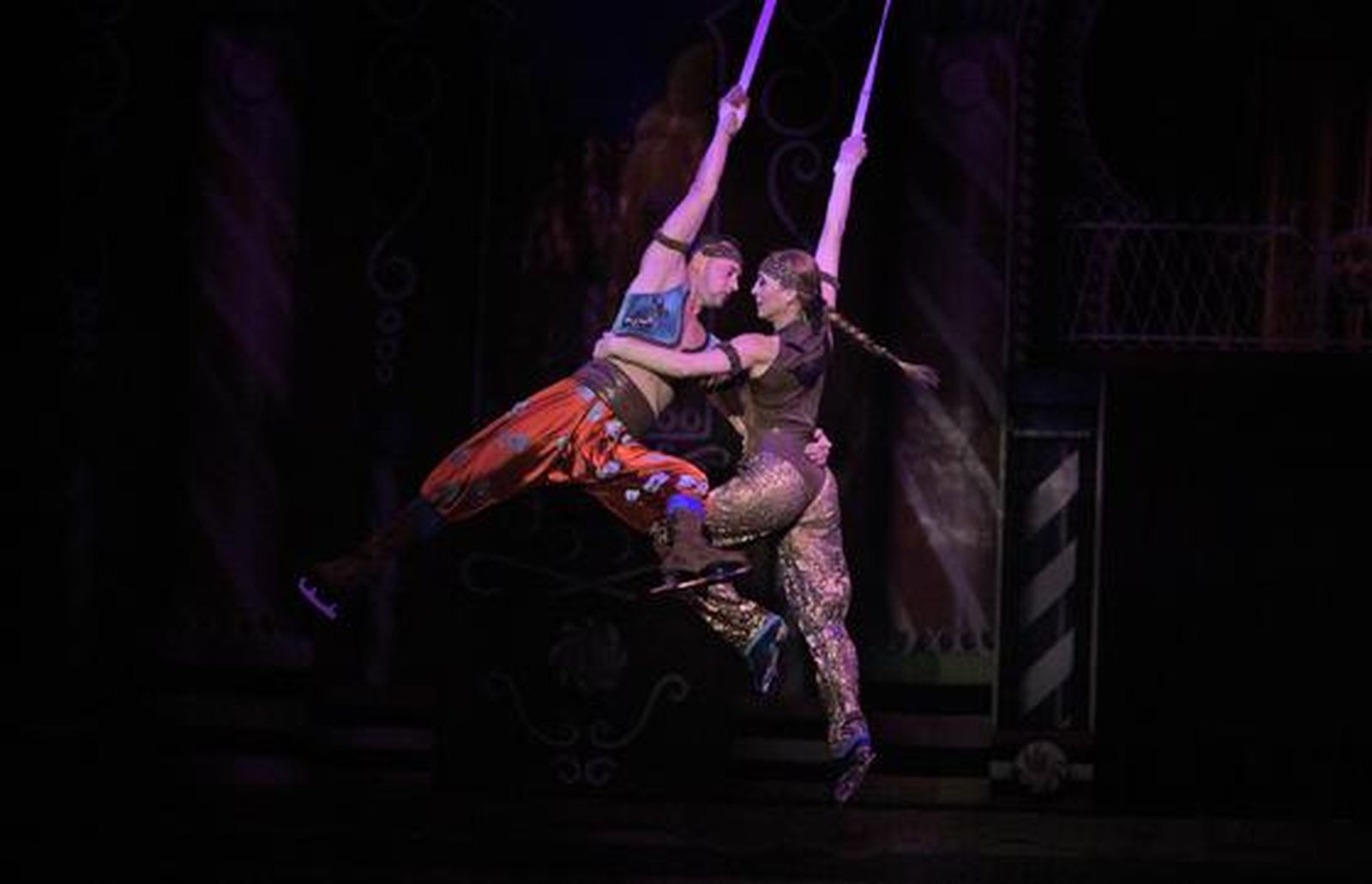 Imagen de 'El cascanueces' sobre el hielo en el Teatro de la Maestranza. / Antonio Pizarro