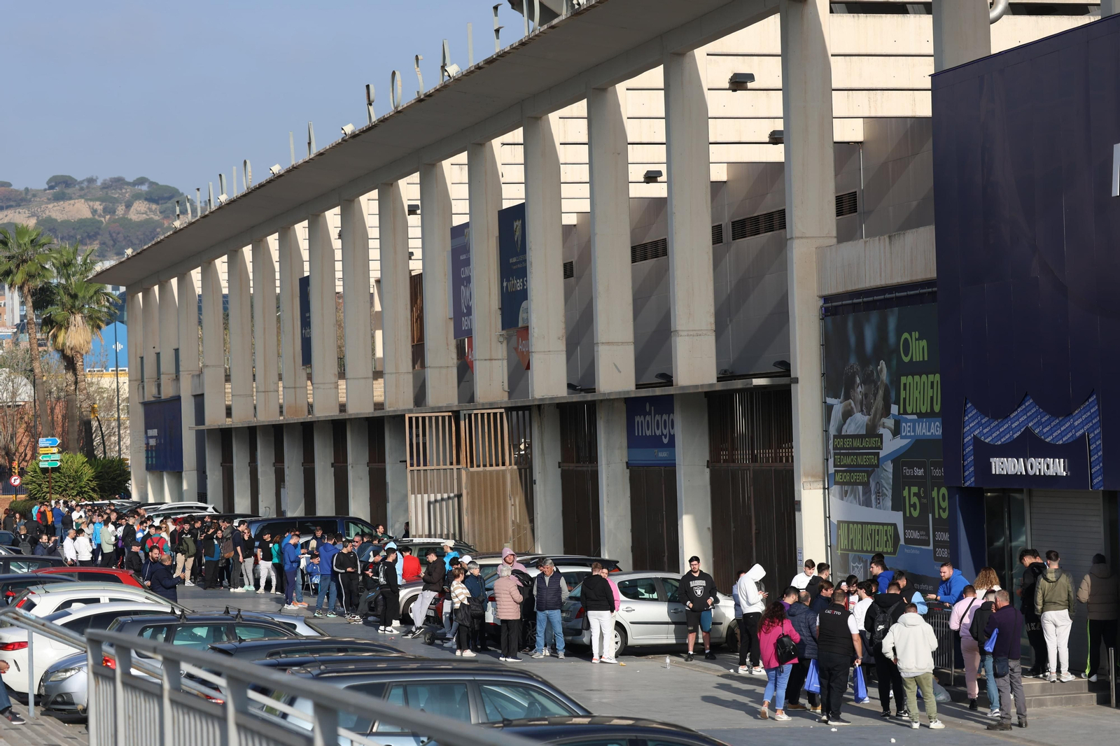 Locura en la tienda de La Rosaleda por la nueva camiseta