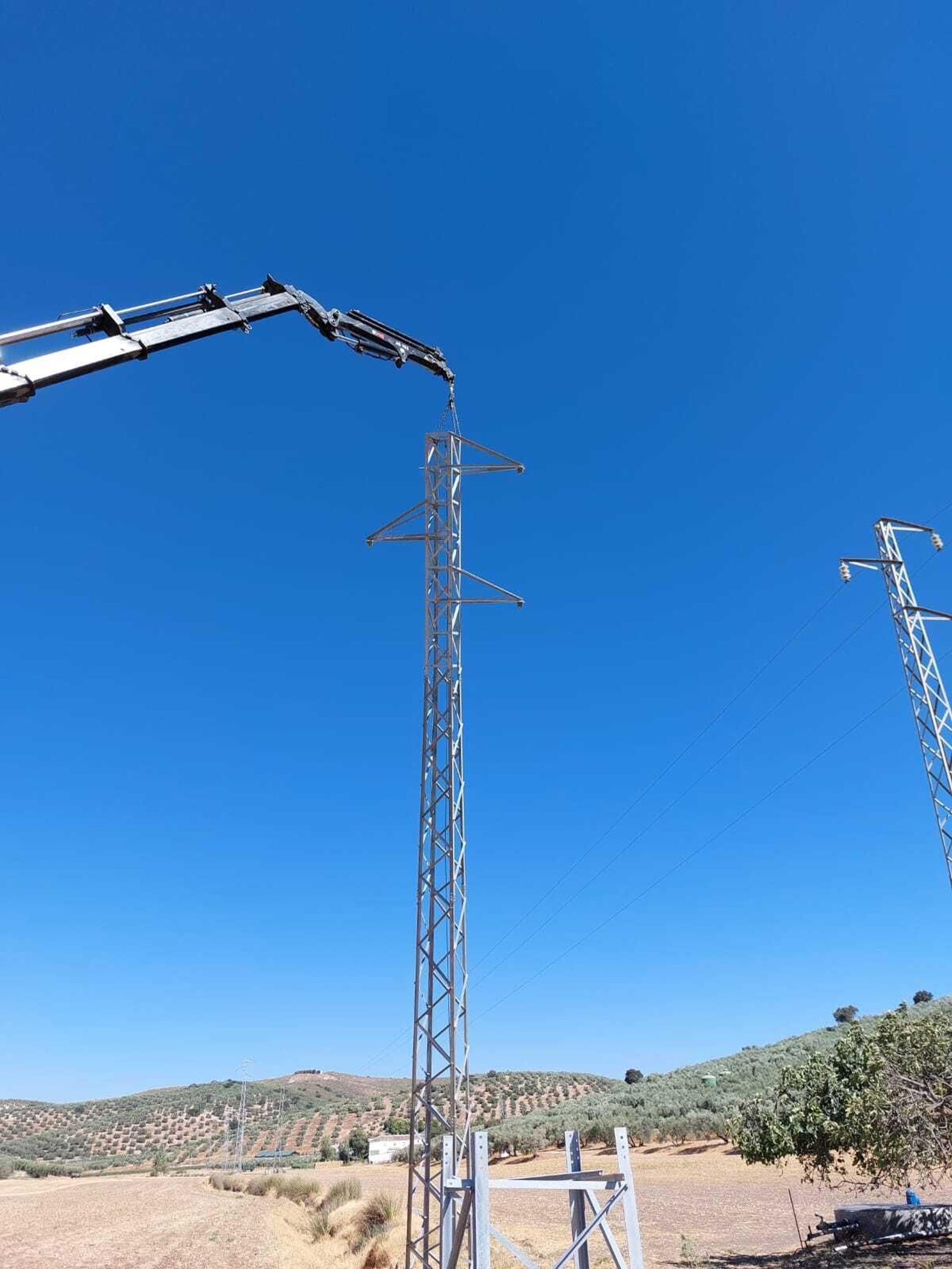 Refuerzo de la red eléctrica de Endesa.