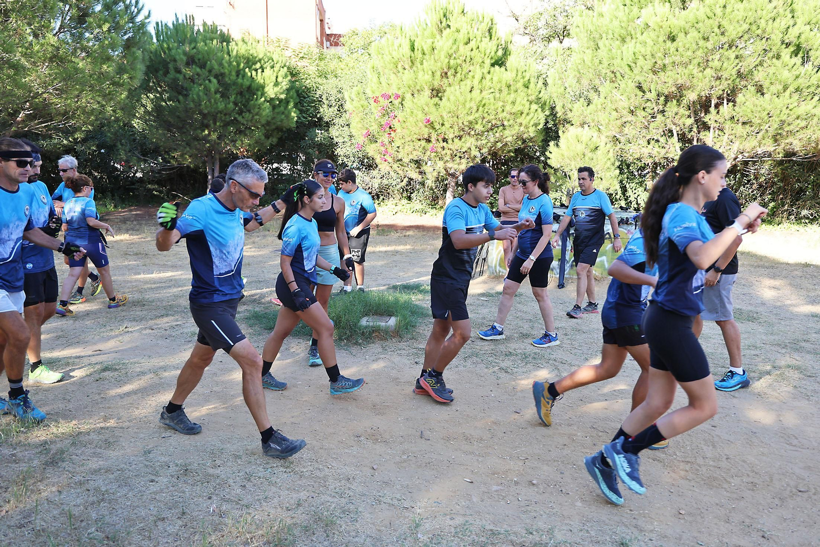 Imágenes de un entrenamiento de marcha nórdica del CD Multideportes