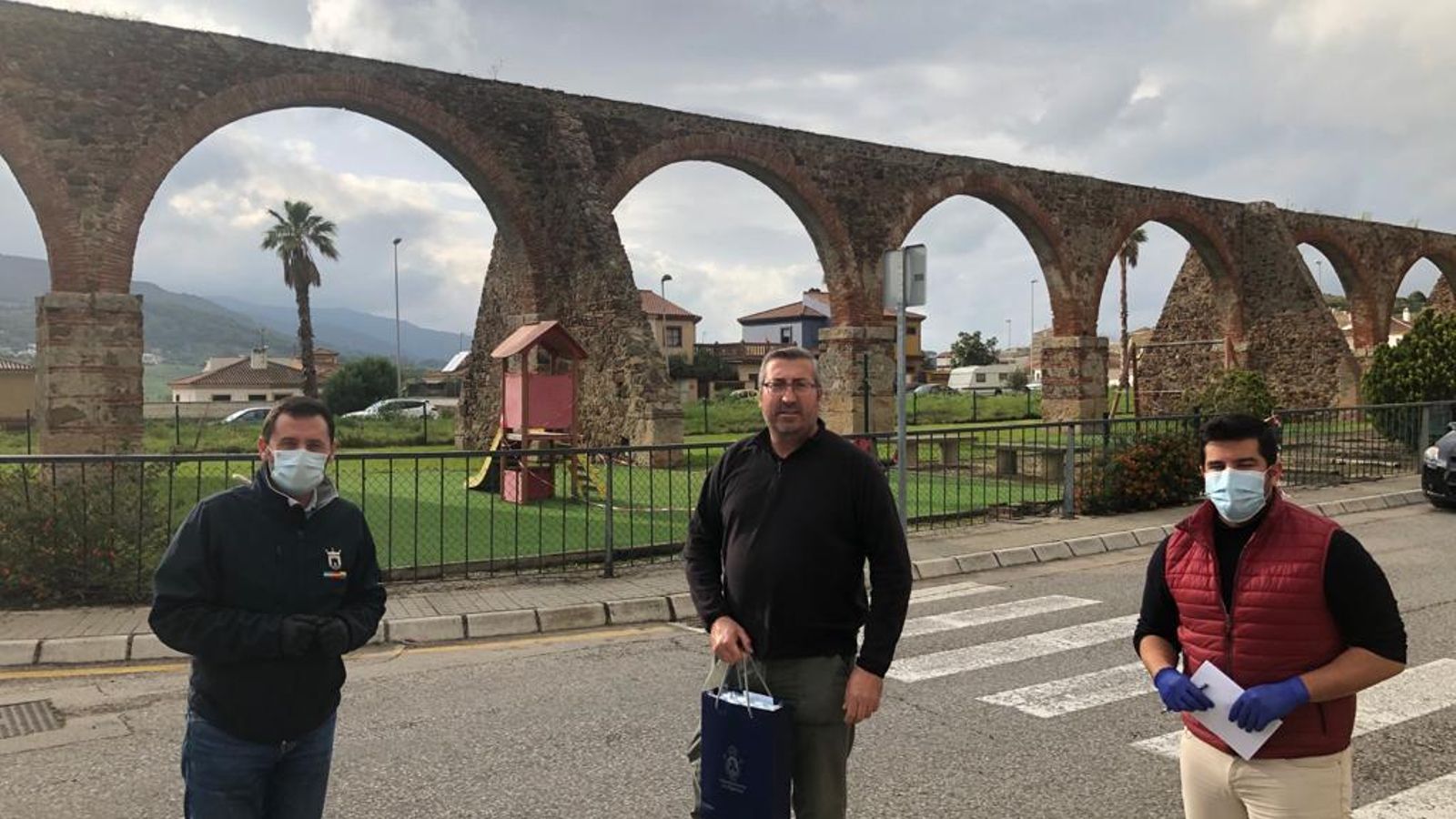 Entrega de mascarillas en El Cobre.