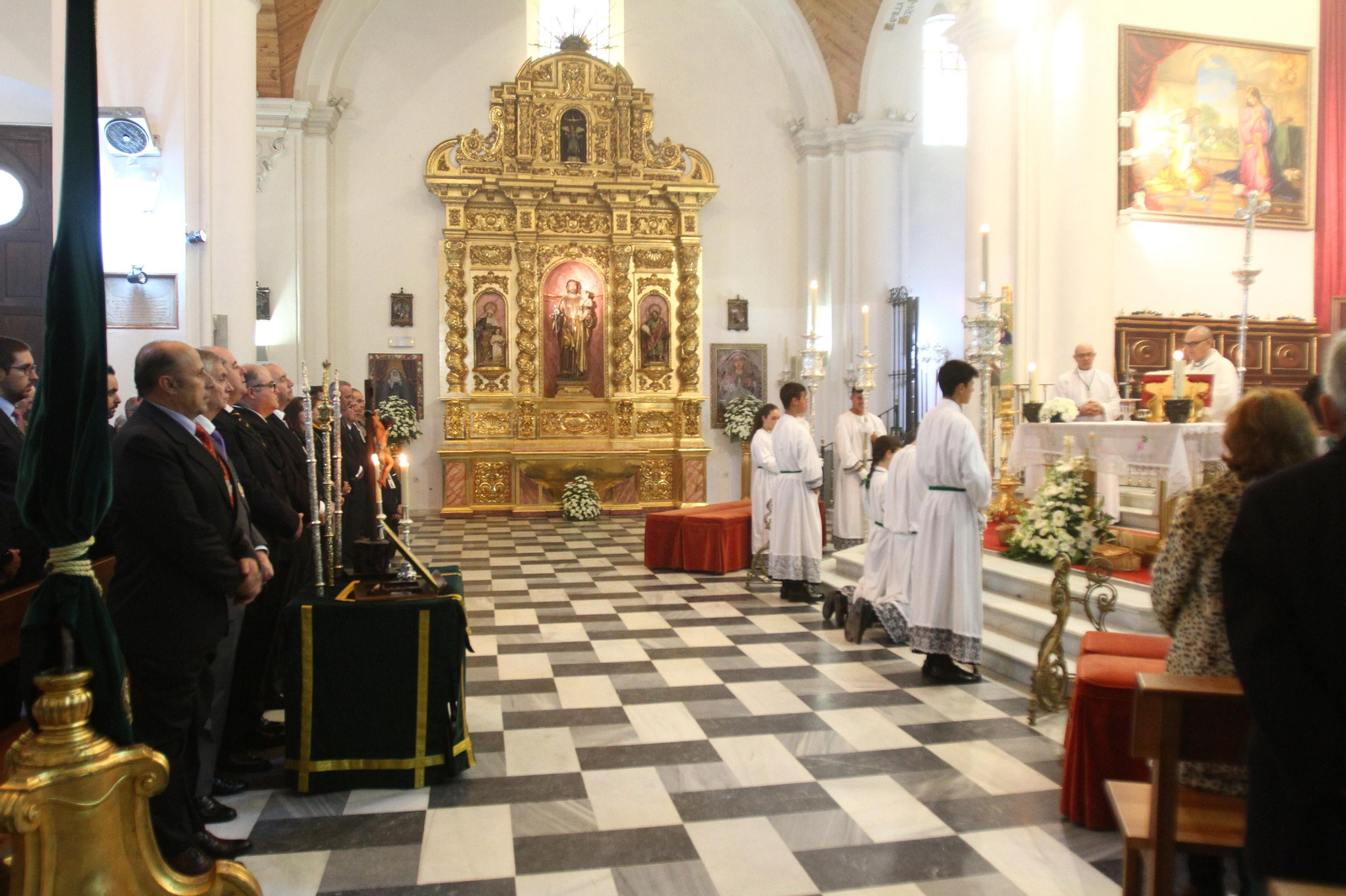 Procesión Solemne  de la Hermandad de La Vera Cruz, con el Santísimo Sacramento.