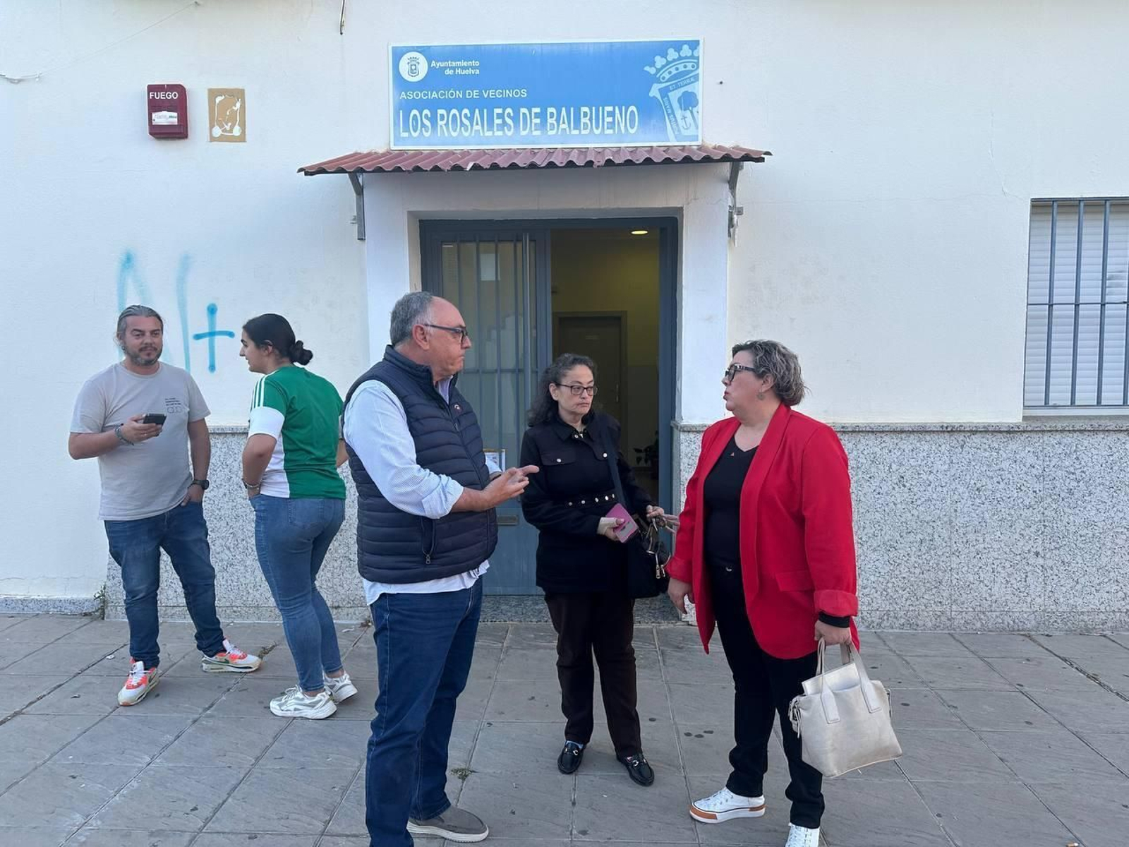 Mónica Rossi en una visita a Los Rosales.