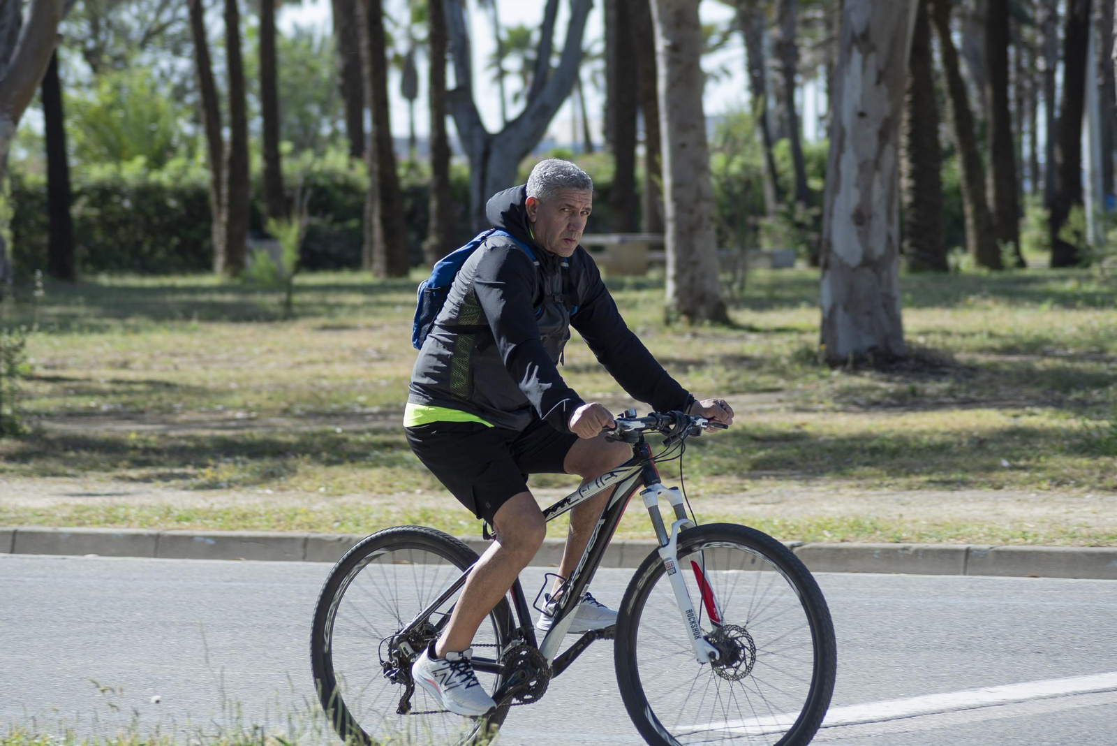Fotos de gente practicando deporte al aire libre en La Línea