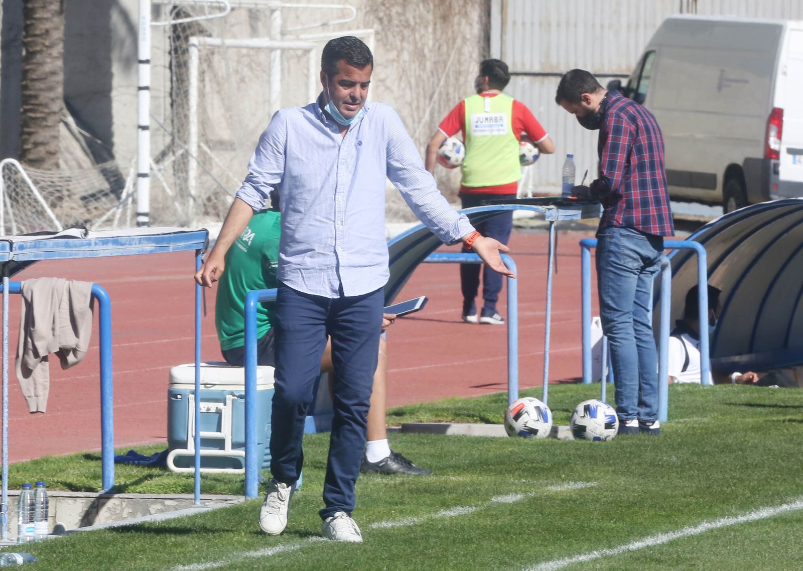Pérez Herrera lamenta una de las pocas acciones que sus jugadores fallaron ante el Ceuta.