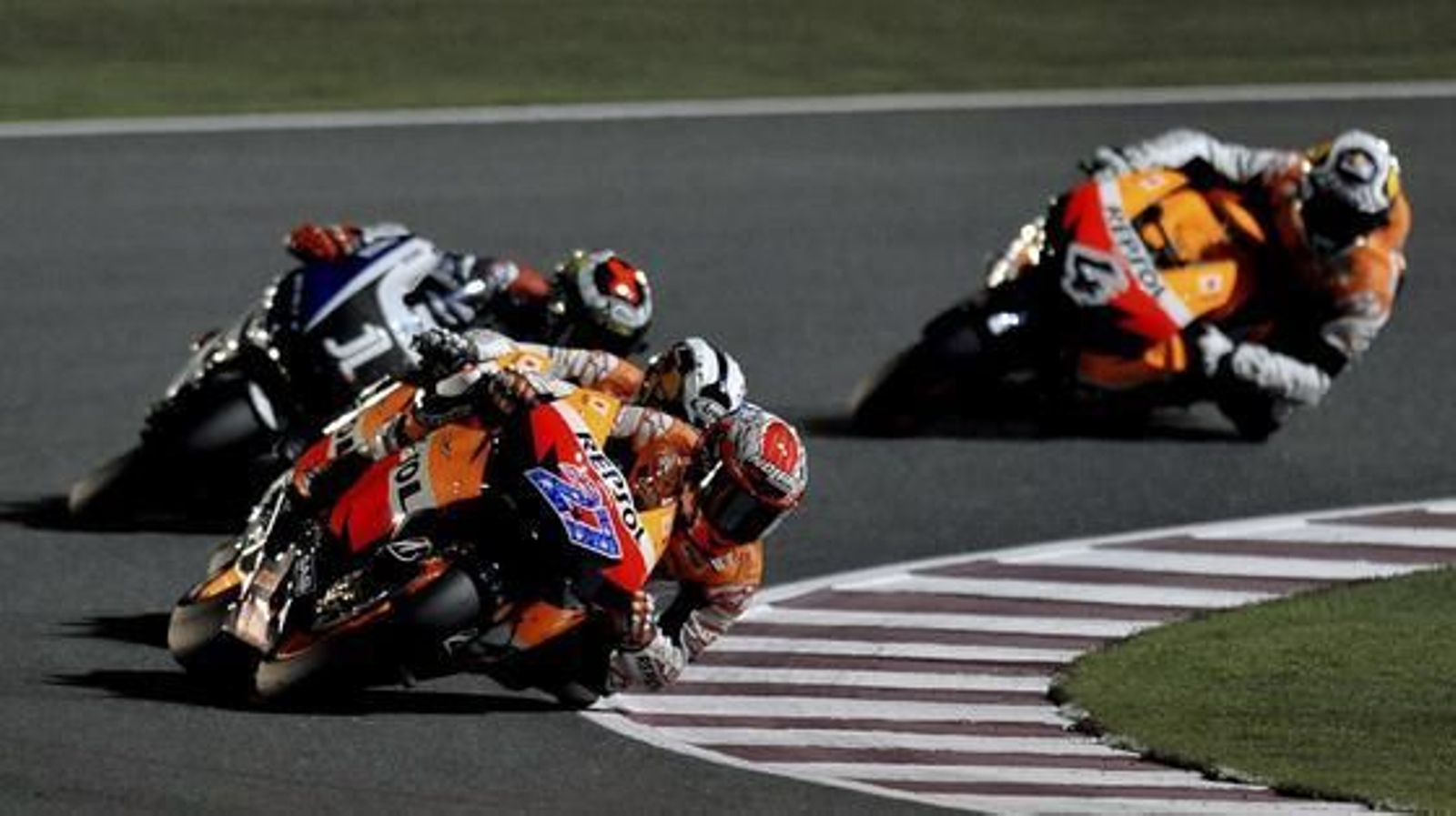 Imagen de la carrera de MotoGP del Gran Premio de Qatar.

Foto: Efe