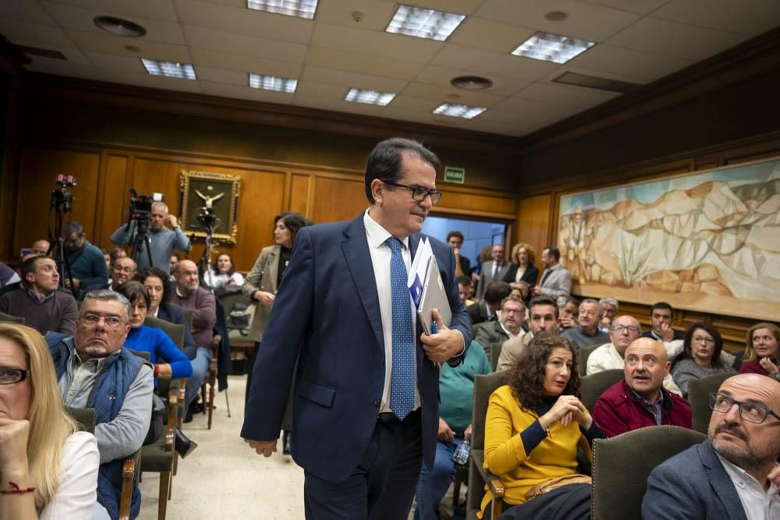 Las imágenes del primer pleno en Diputación sin Javier Aureliano García