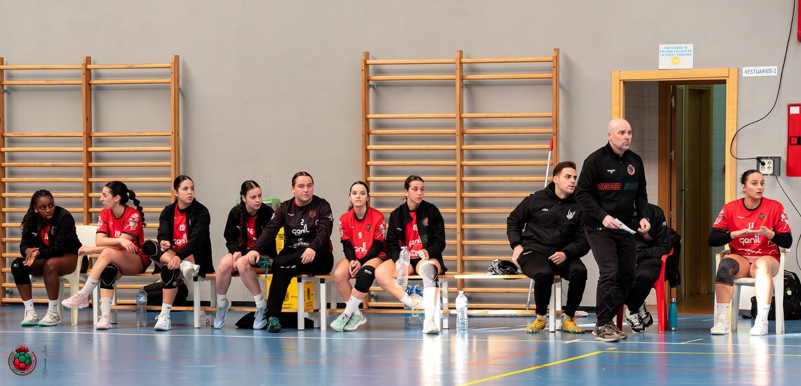 Banquillo del equipo granadino durante un partido