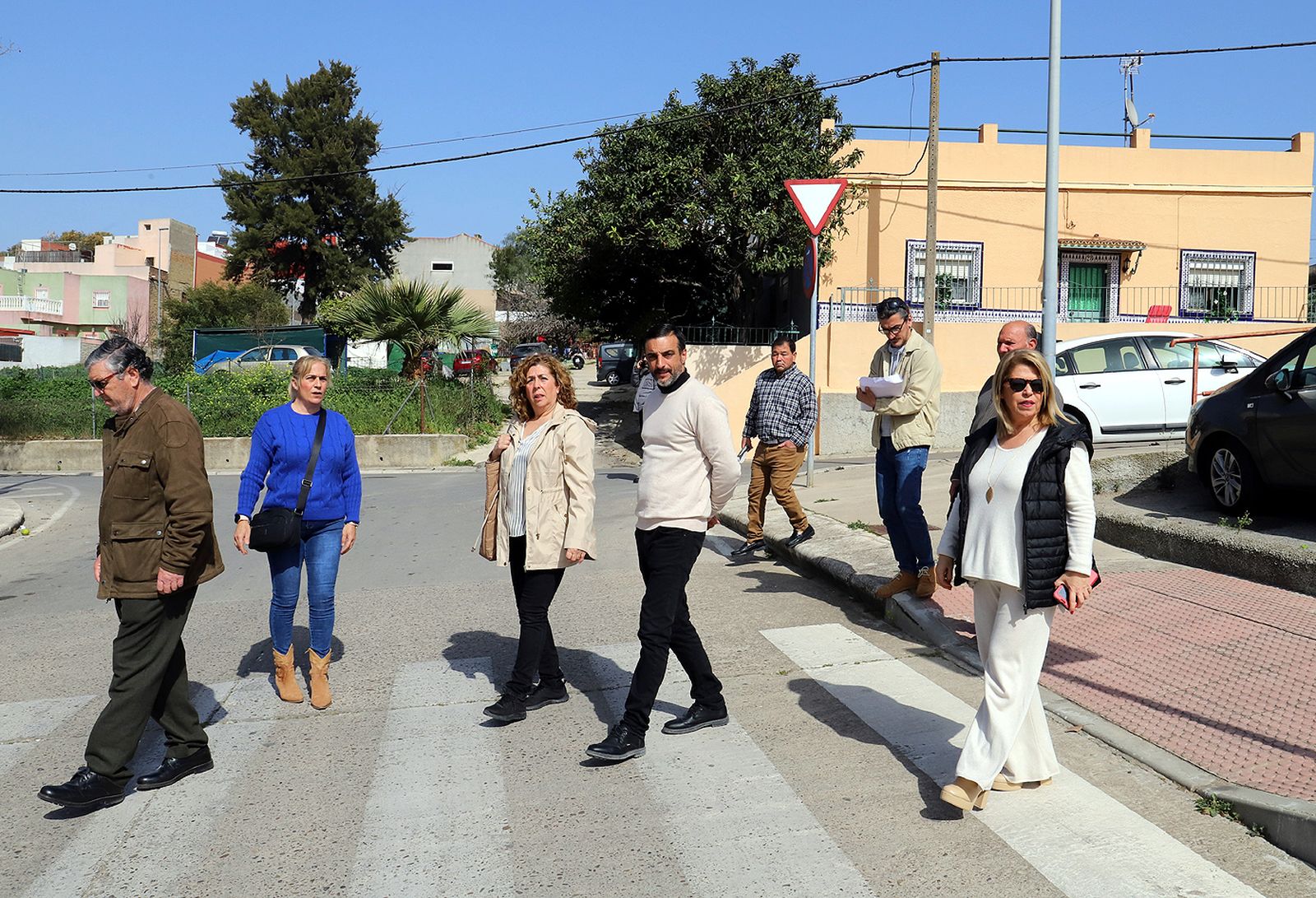 La alcaldesa, Memen Sánchez, visita Picadueñas.