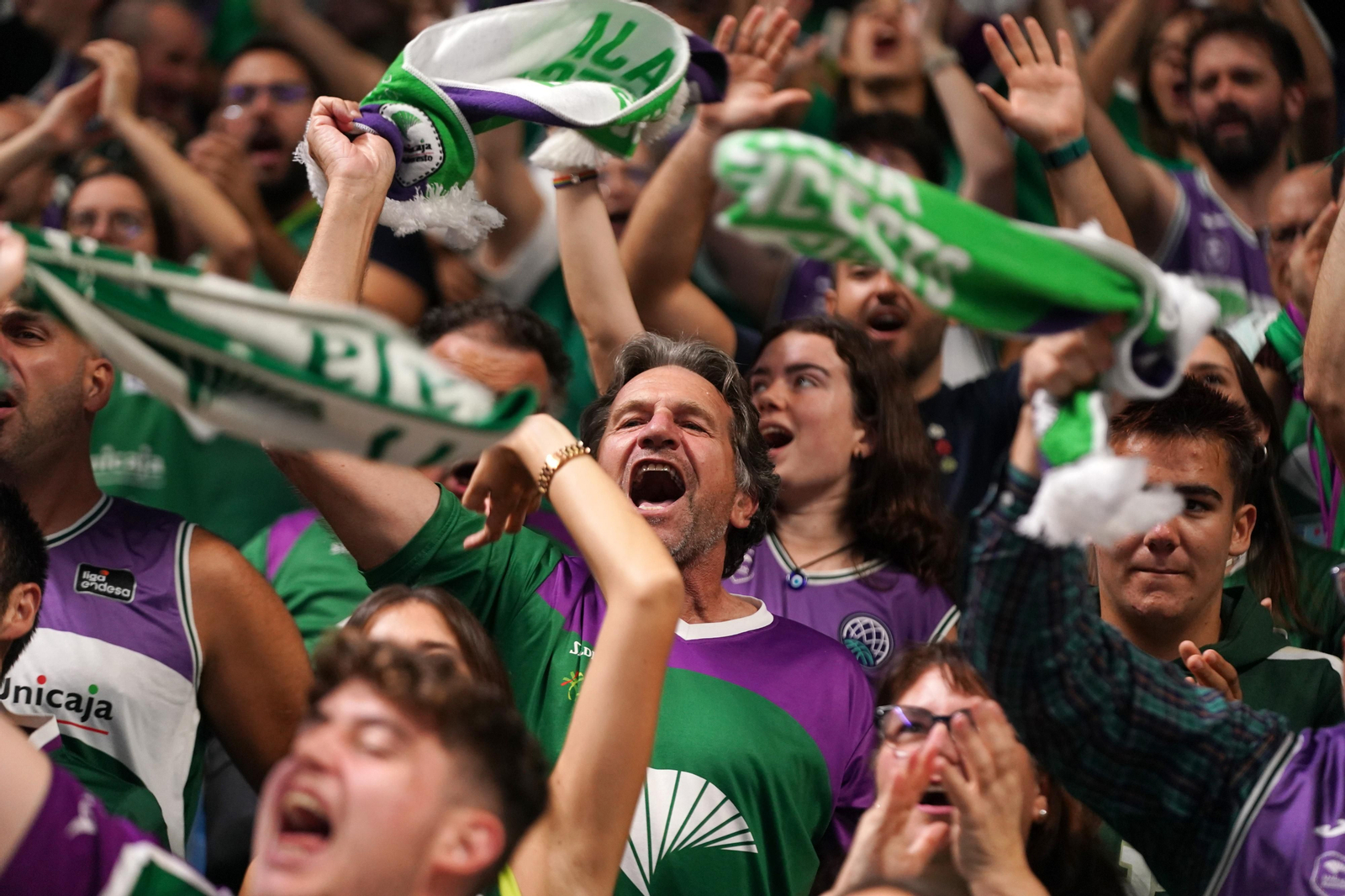 Aficionados del Unicaja en el Carpena