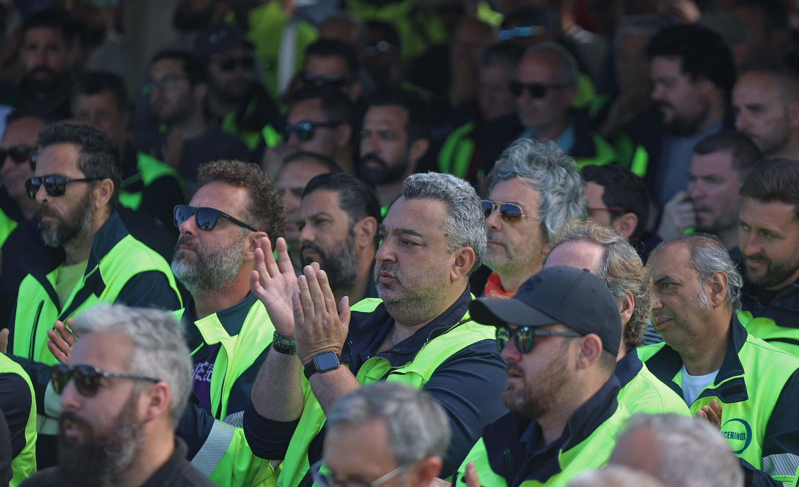 La asamblea informativa de los huelguistas de Acerinox, en imágenes