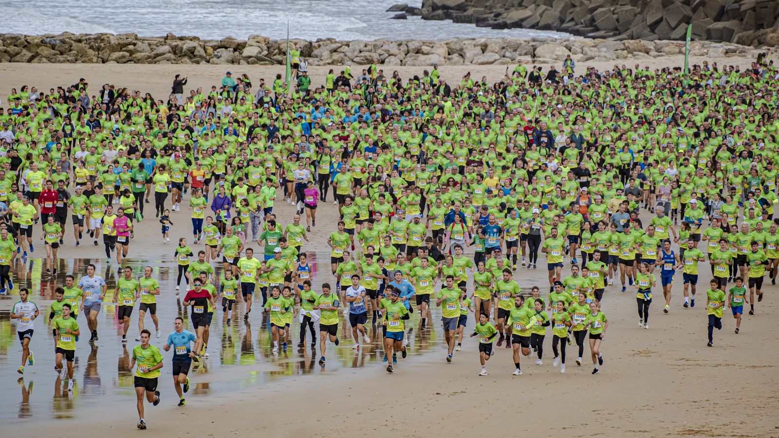 Búscate entre las fotos de la X carrera Cádiz en marcha contra el cáncer