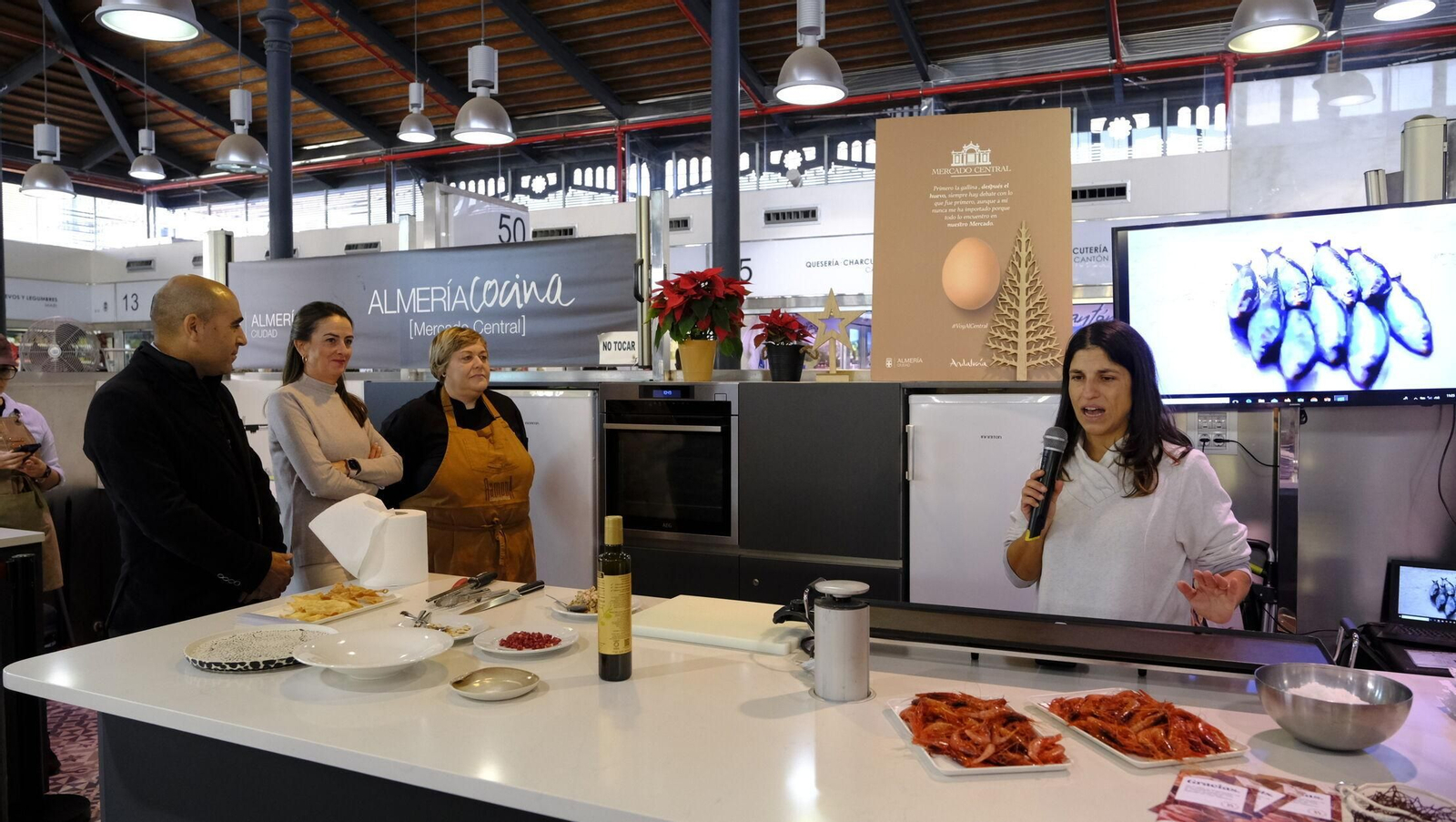 Vea los exquisitos platos preparados en el 'showcooking' de la Gamba Roja de Almería Vea los exquisitos platos preparados en el 'showcooking' de la Gamba Roja de Almería