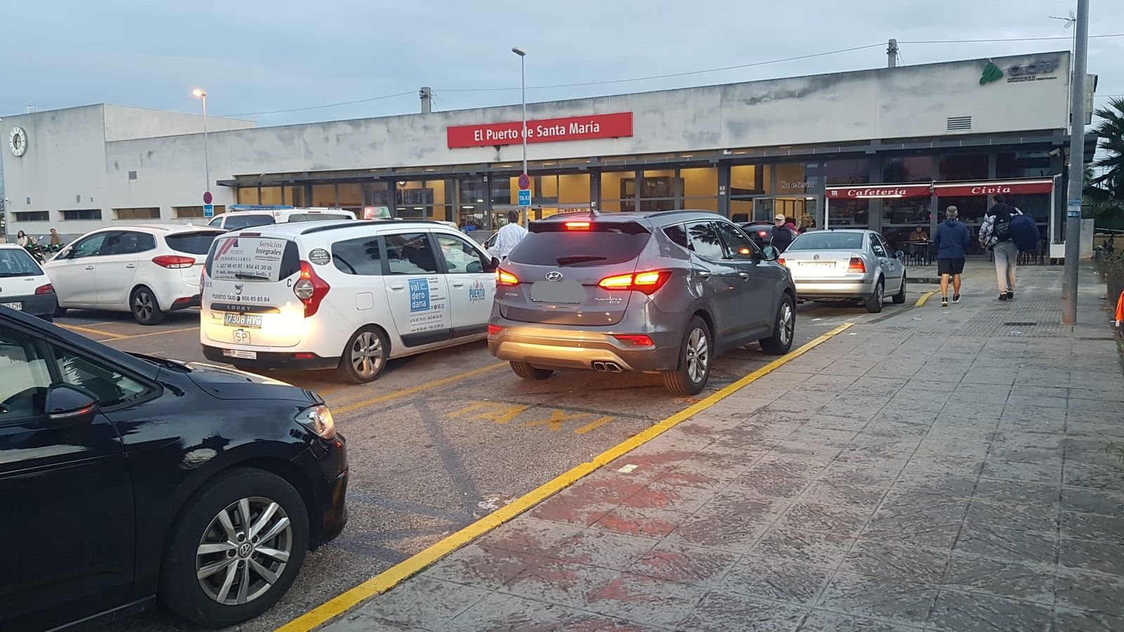 La Agrupación Local Puerto Taxi pide que se les abonen las ayudas para mantener los taxis adaptados para personas con discapacidad.