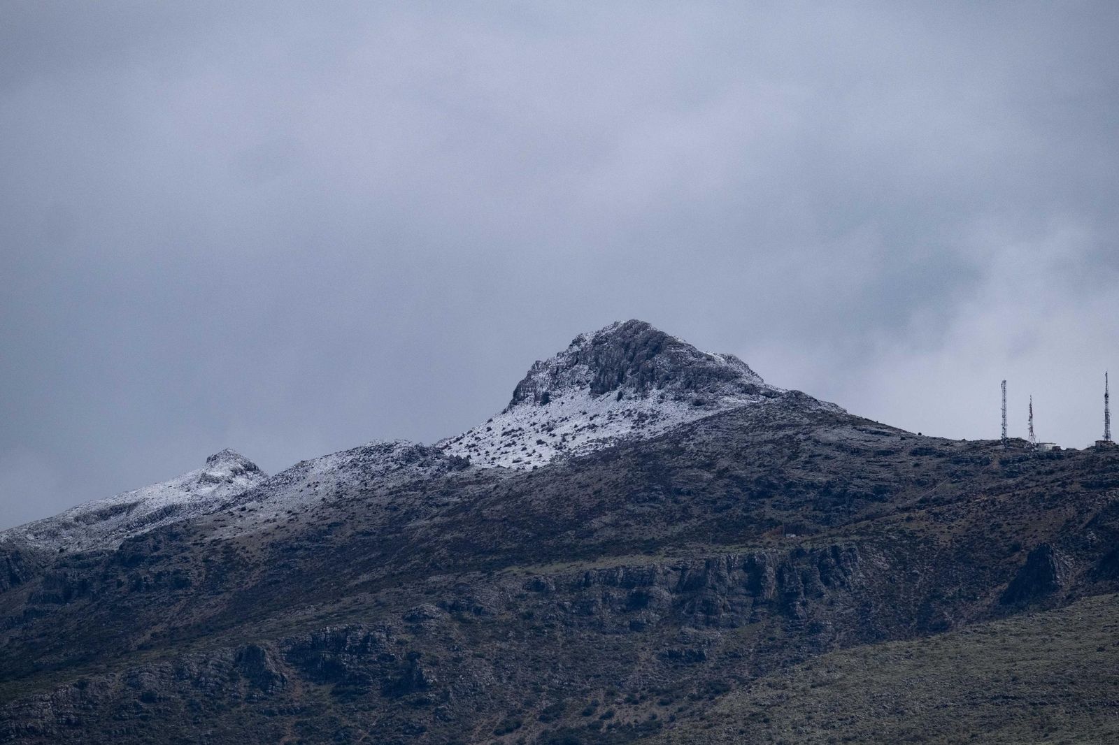 El Parque Nacional Sierra de las Nieves se viste de blanco, en imágenes