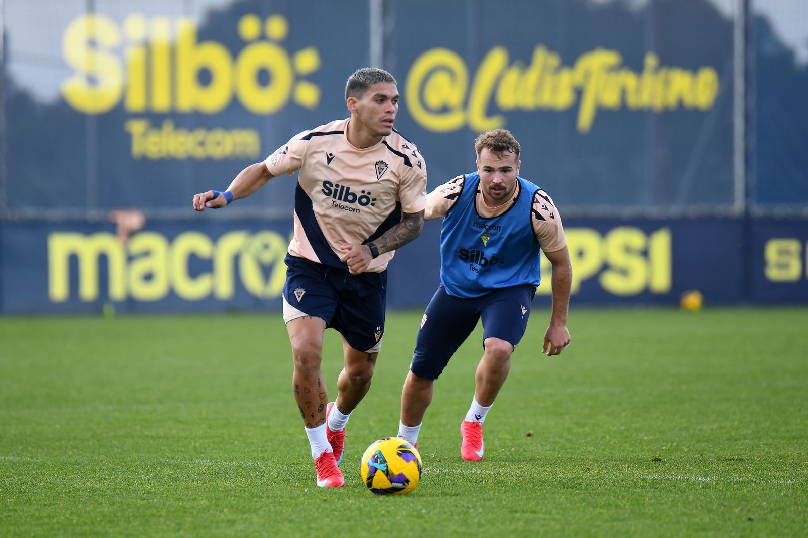 Brian Ocampo y Ontiveros en un entrenamiento.