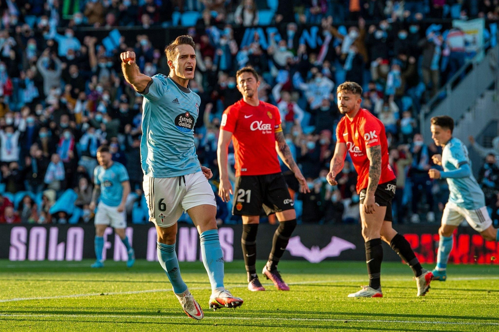 Denis Suárez celebra un gol en el Celta-Mallorca.