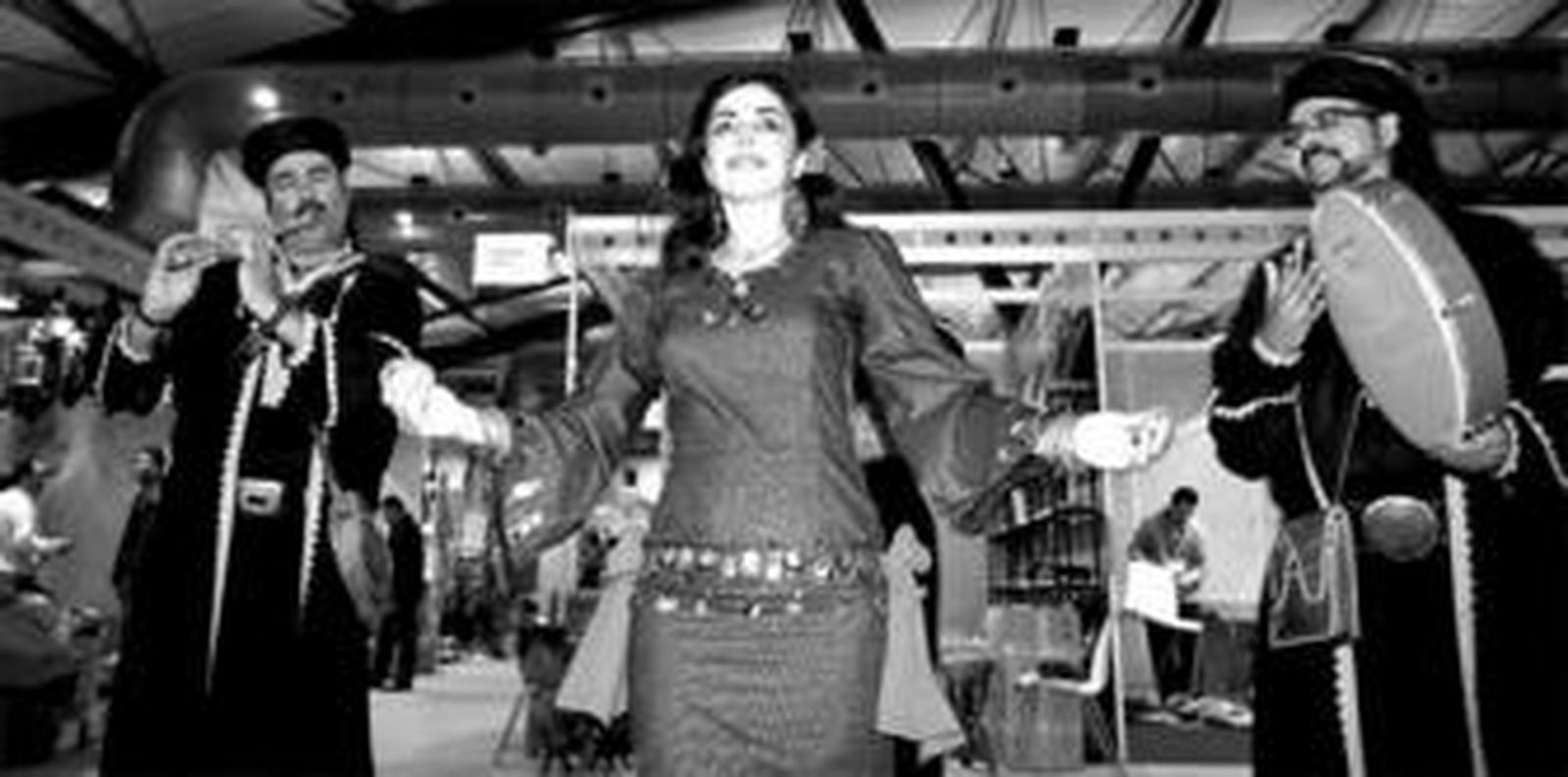 Un grupo de música marroquí ambientó la inauguración de la feria Hispa-Maroc en el día de ayer.