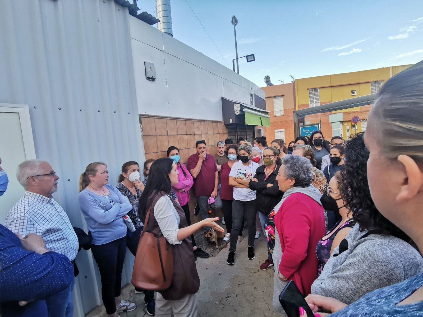 Reunión mantenido por Amelia Velázquez con los vecinos de Valdezorras.