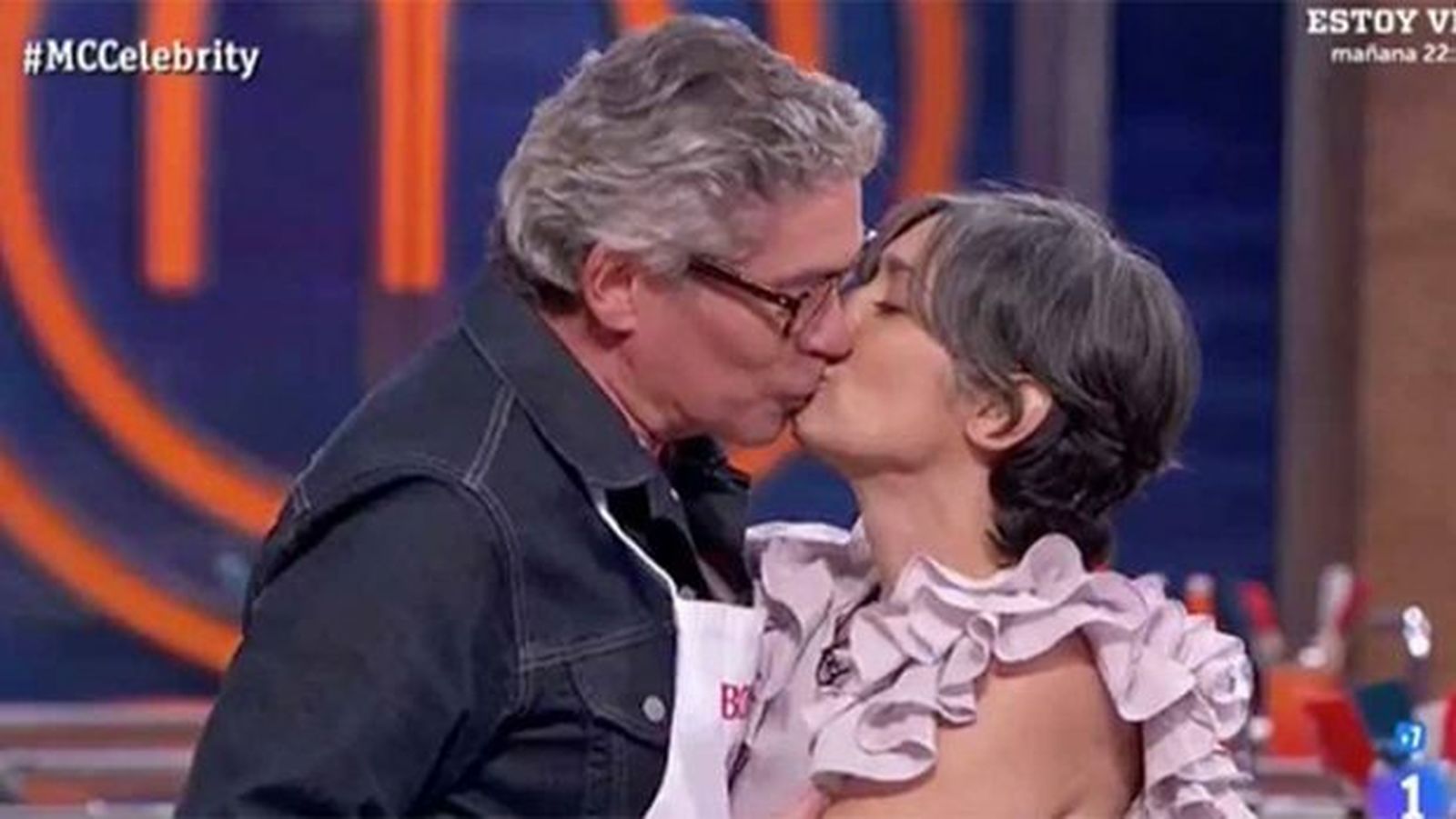 Boris y su hermana se besan en directo en el programa de La 1.