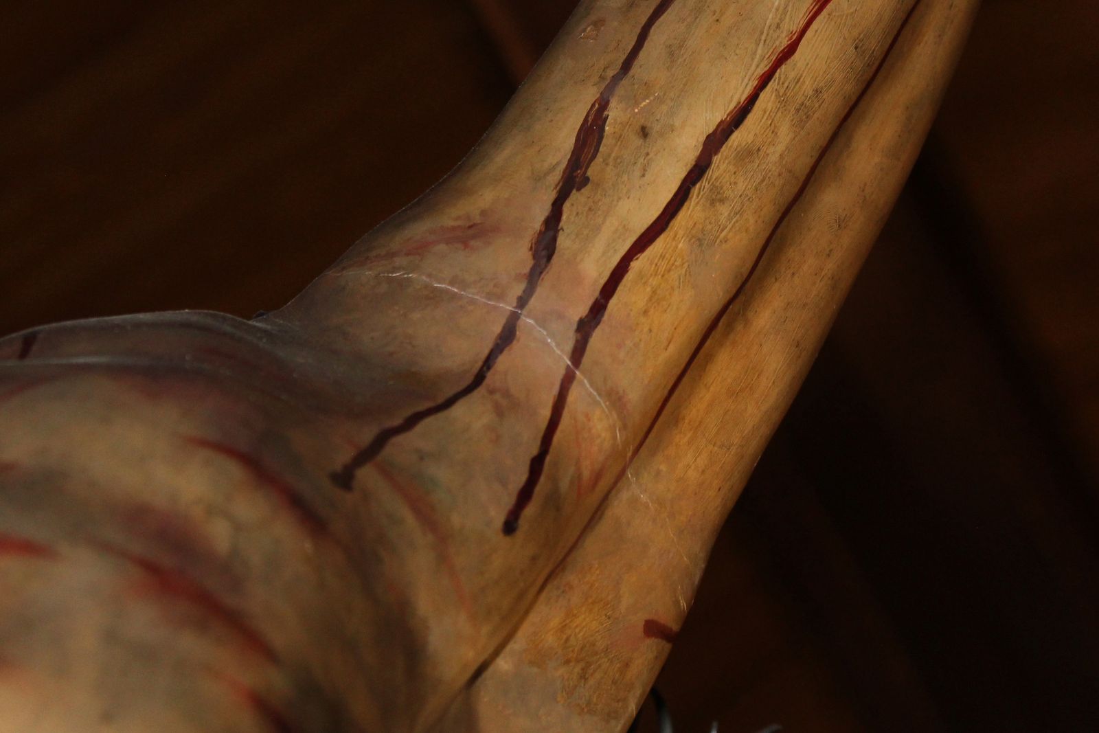 Alguna de las grietas que presenta la talla