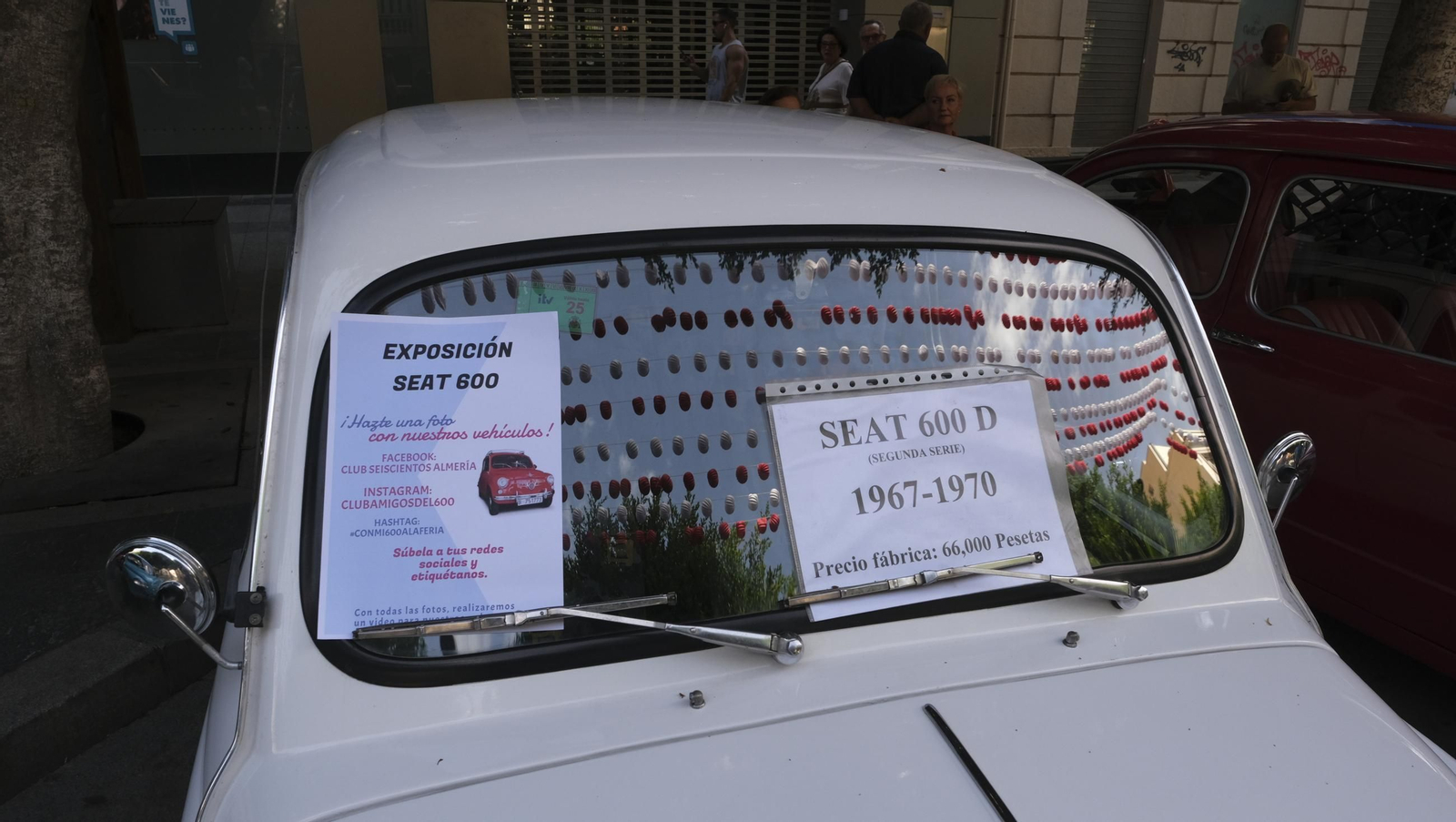 Los Seat 600 y los Mini en la Feria de Almería 2024, en imágenes