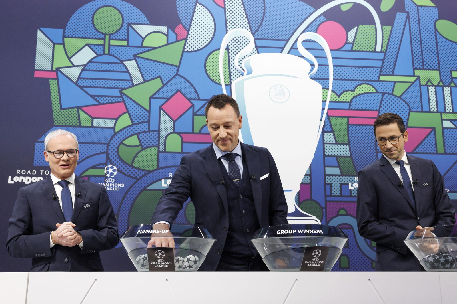 Las fotos de los sorteos europeos con el Betis en la Conference