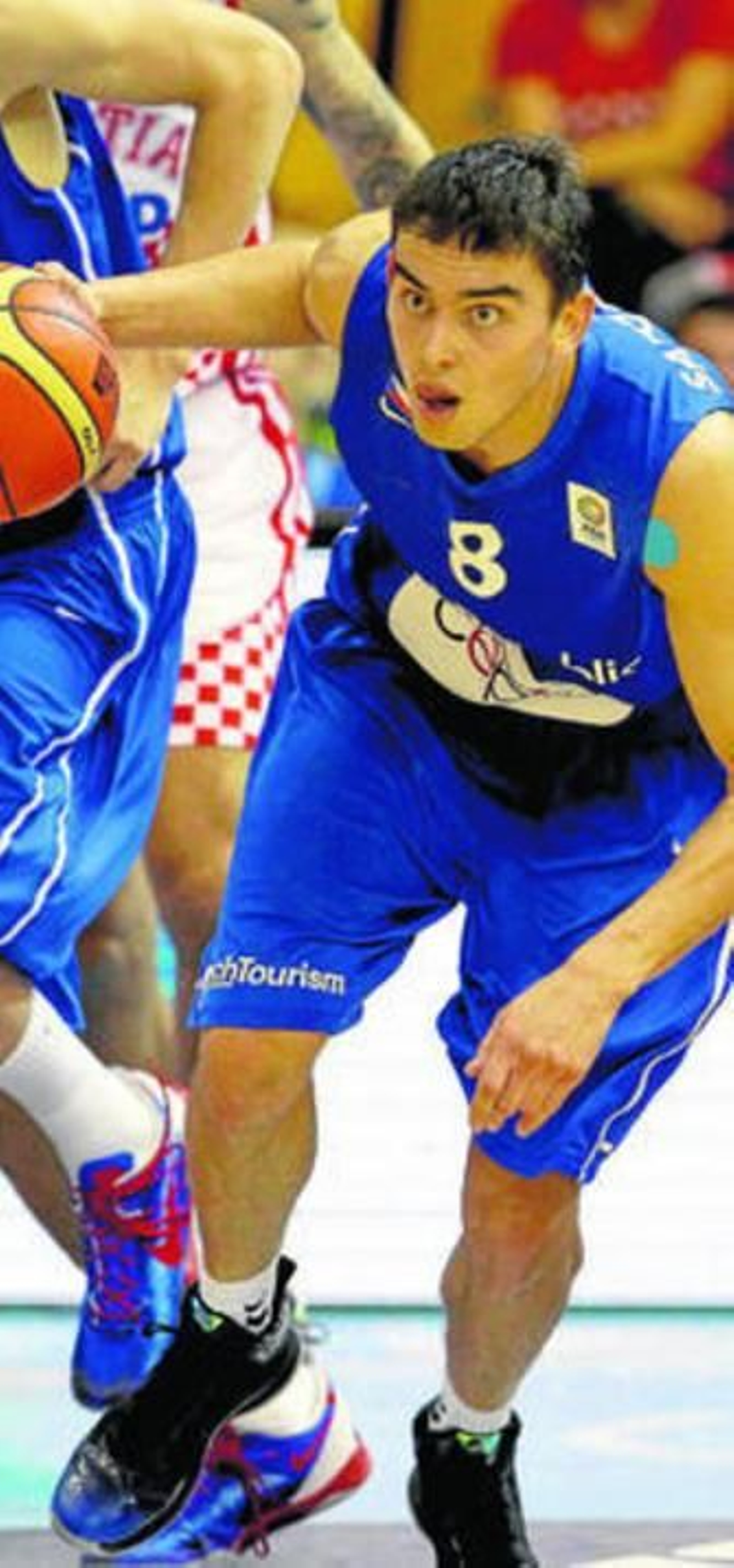 Satoransky trata de salir al contragolpe durante el choque ante Croacia.