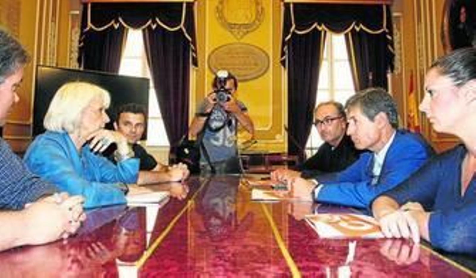 Martínez, Romaní y Bruno García, en el encuentro que mantuvieron en el Ayuntamiento con los tres primeros de la lista de Ciudadanos.