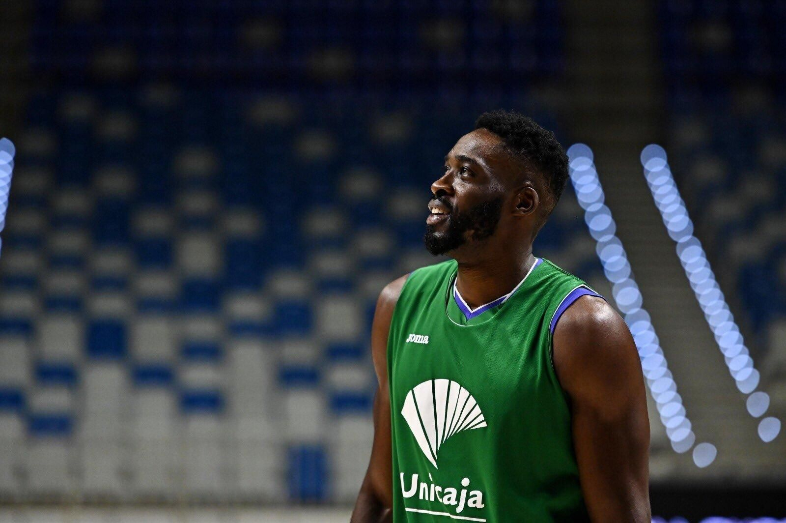 Micheal Eric, en un entrenamiento. Micheal Eric, en un entrenamiento.