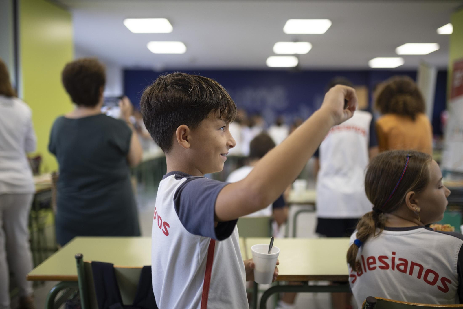 Imágenes del desayuno en el colegio Salesianos en el marco del proyecto de la Fundación Prenauta por el chef  Xanty Elías
