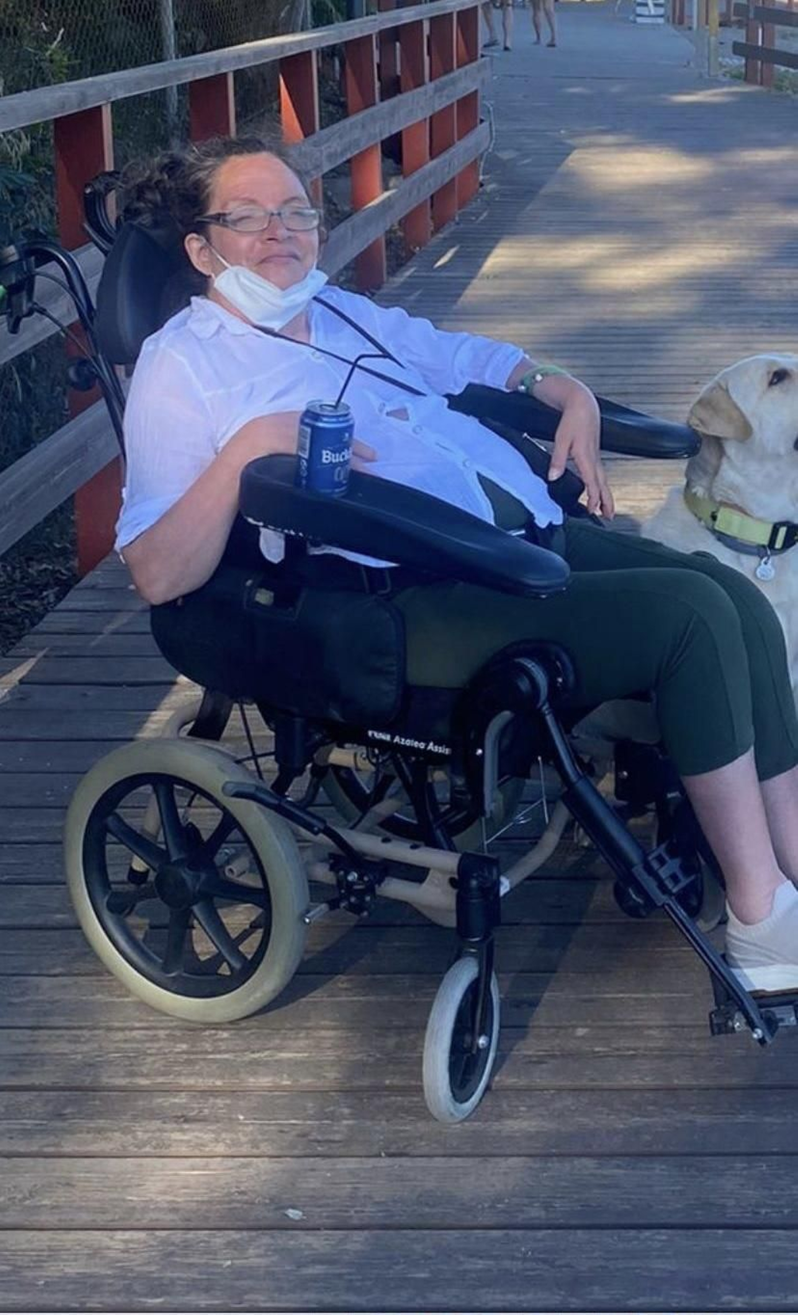 Una foto de Isabel Ruiz en su silla de ruedas.