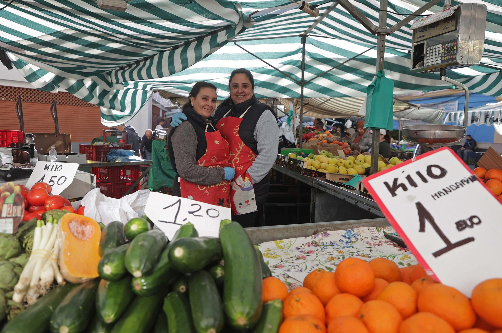 Fotos de las últimas compras en Algeciras para la cena de Nochebuena