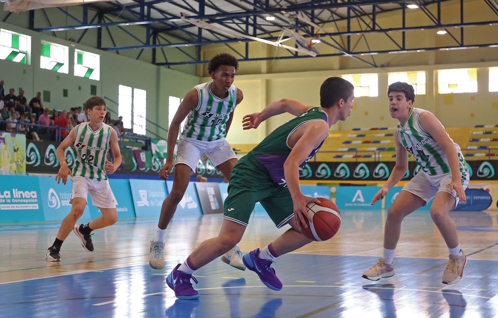 Imágenes de la jornada final del CADEBA infantil masculino de baloncesto en La Línea