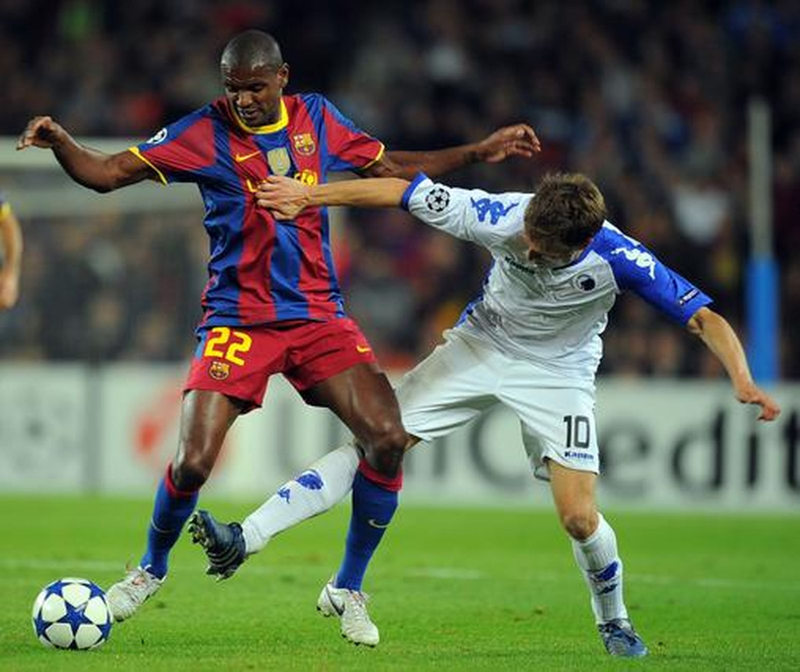 El Barcelona supera al Copenhague en el Camp Nou. / AFP