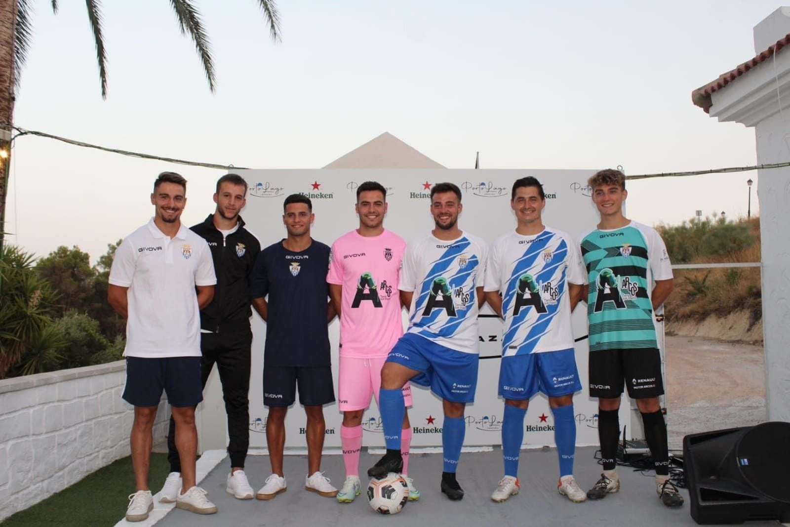 Nuevas equipaciones del Arcos CF.