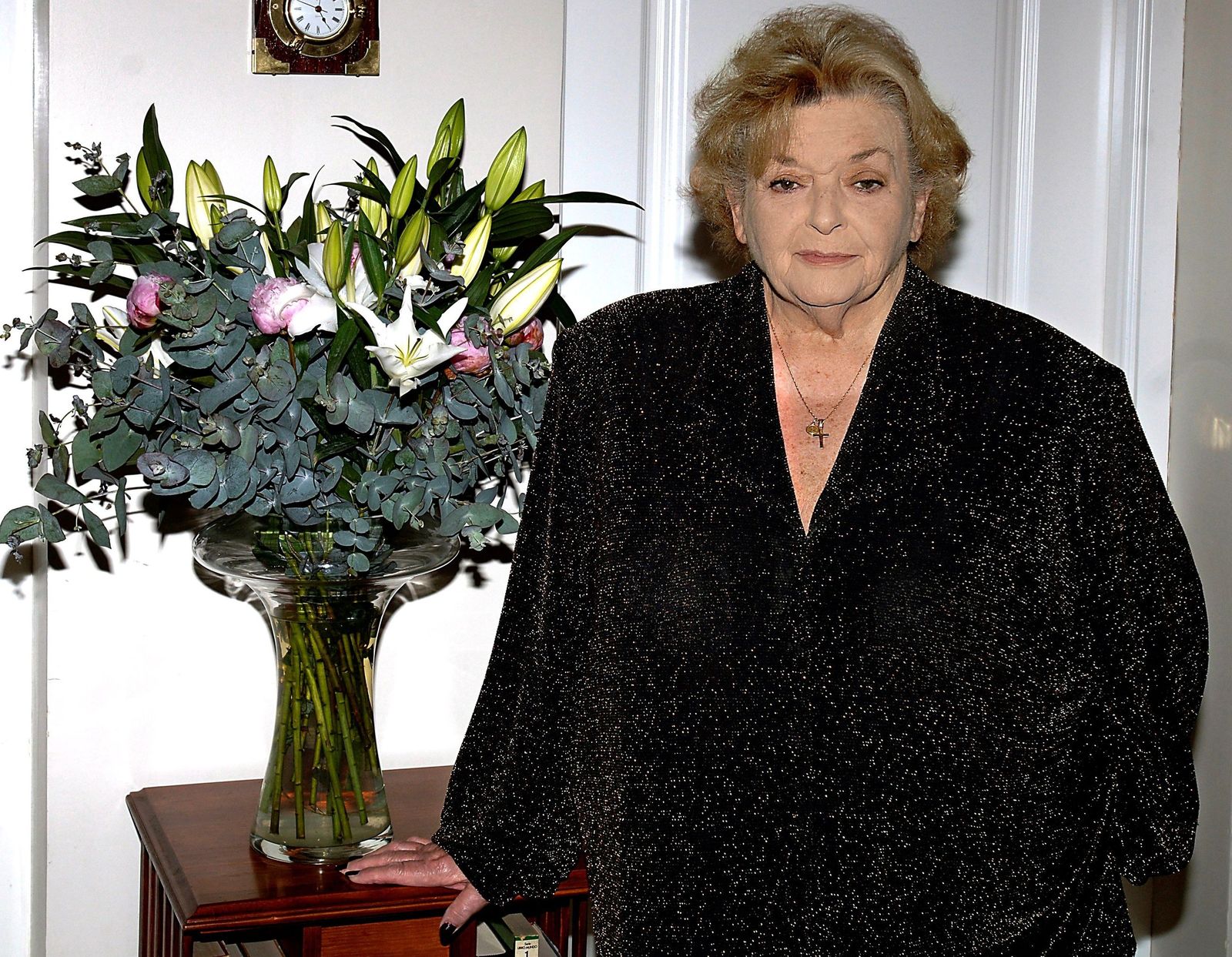 La actriz Marisa Porcel en un rincón del chalet que fue embargado