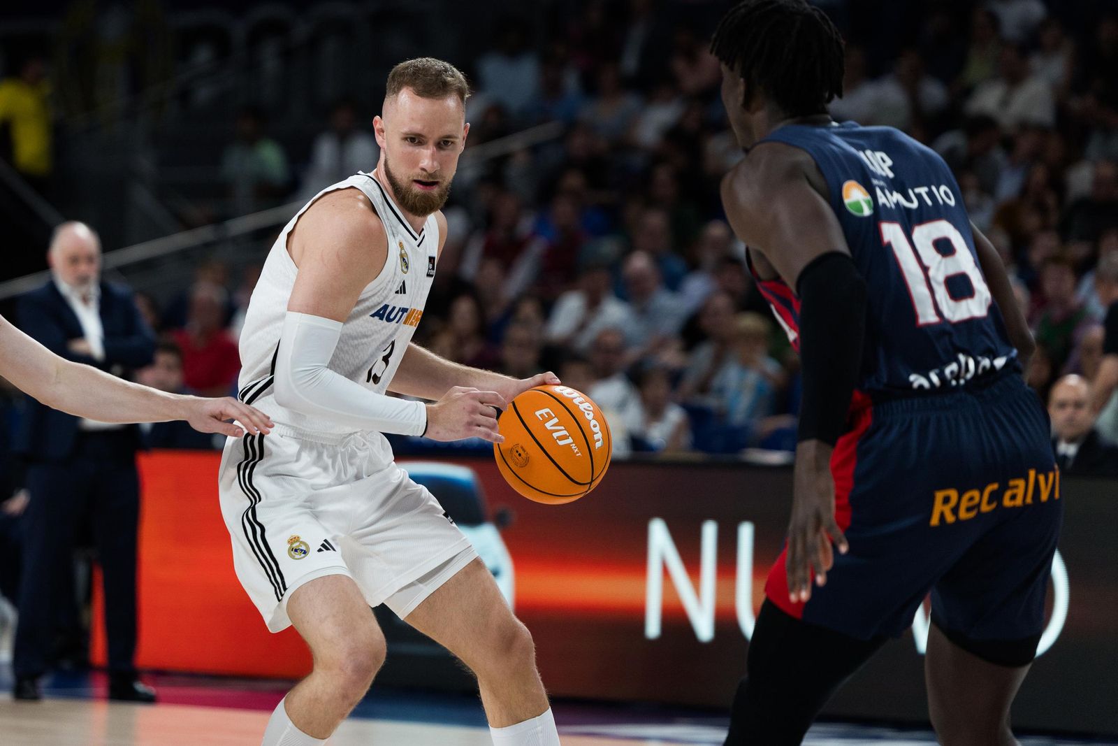 El Real Madrid sufre pero gana al Baskonia (82-76)