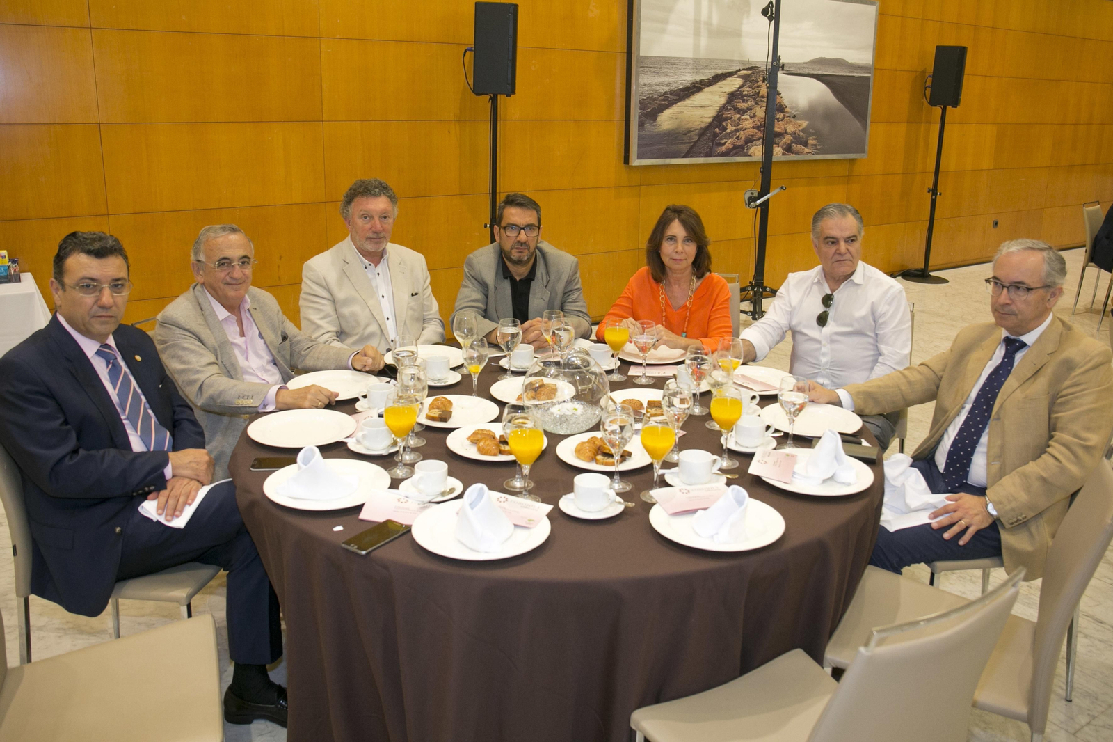 Las imágenes del Foro Joly con Elías Bendodo