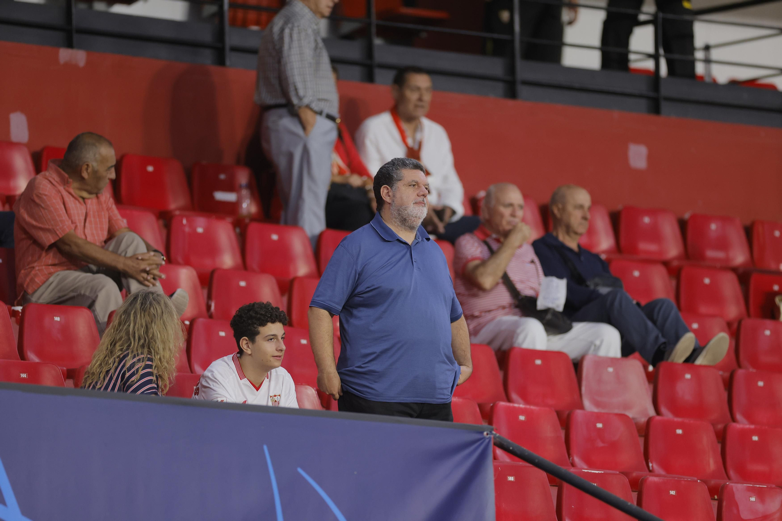 Búscate en las fotos del Sevilla-Lens