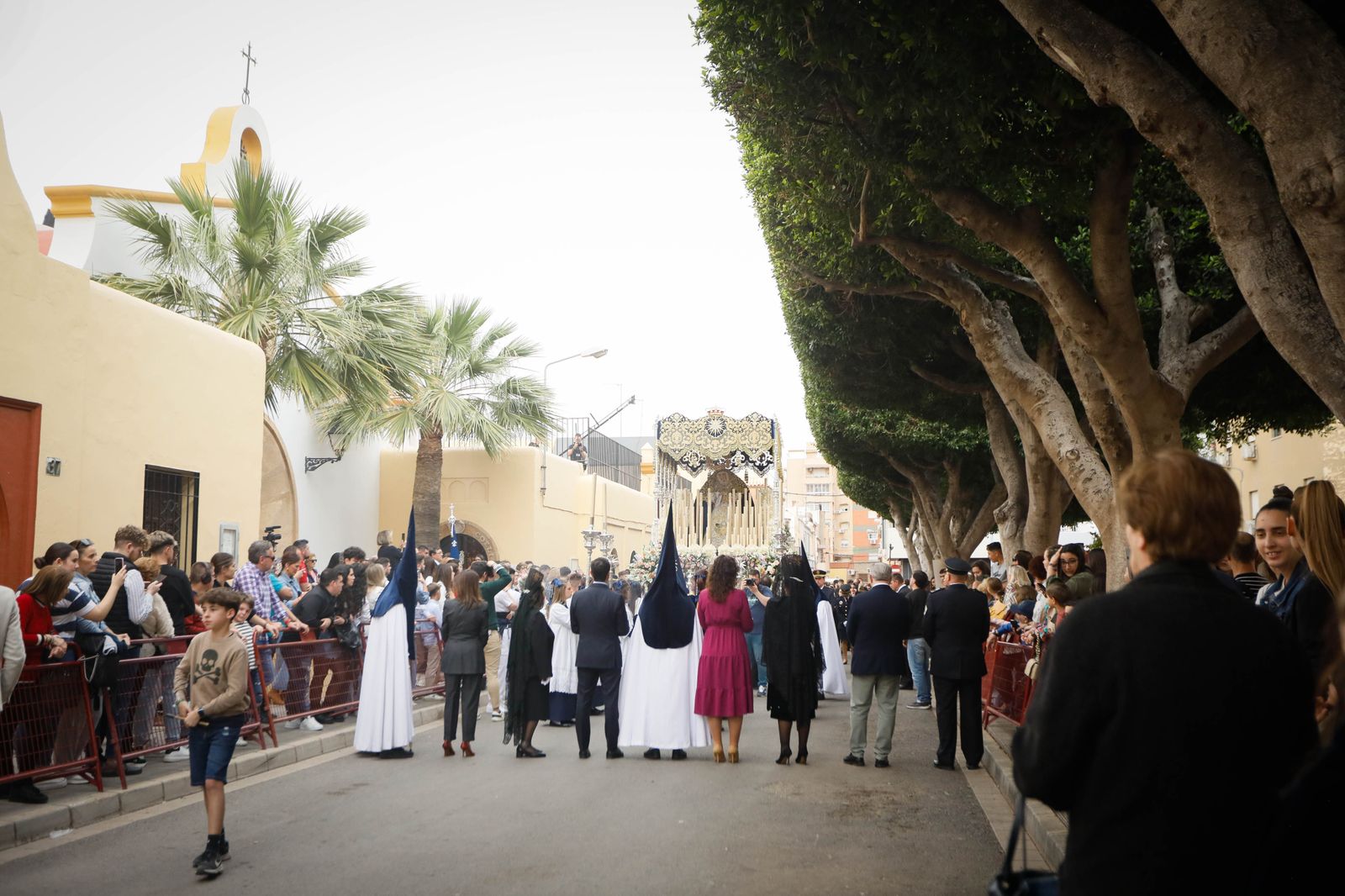 Mira como la cena sale a las calles de Almería tras las lluvias