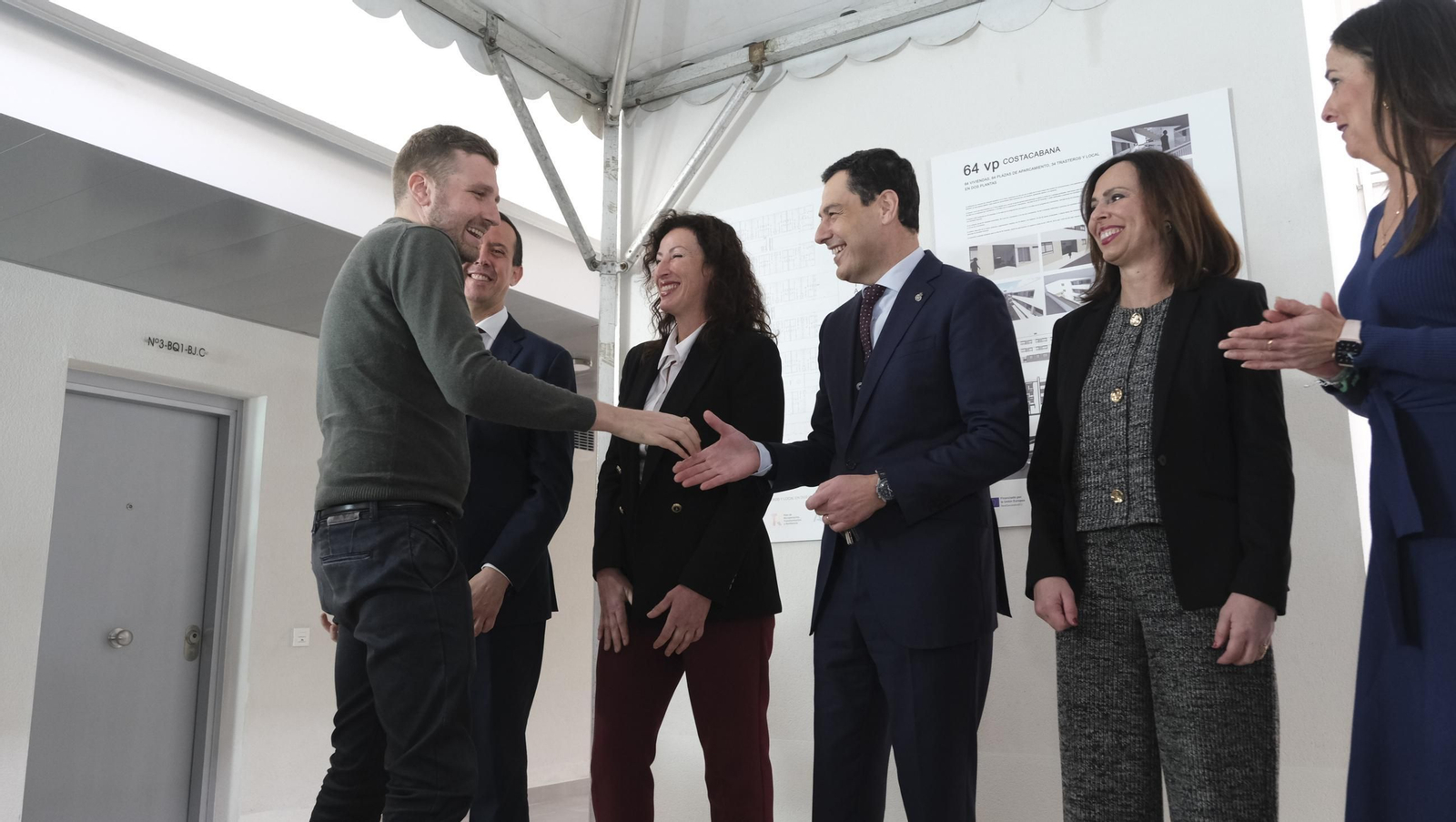 Las imágenes de la entrega de viviendas de VPO en Costacabana