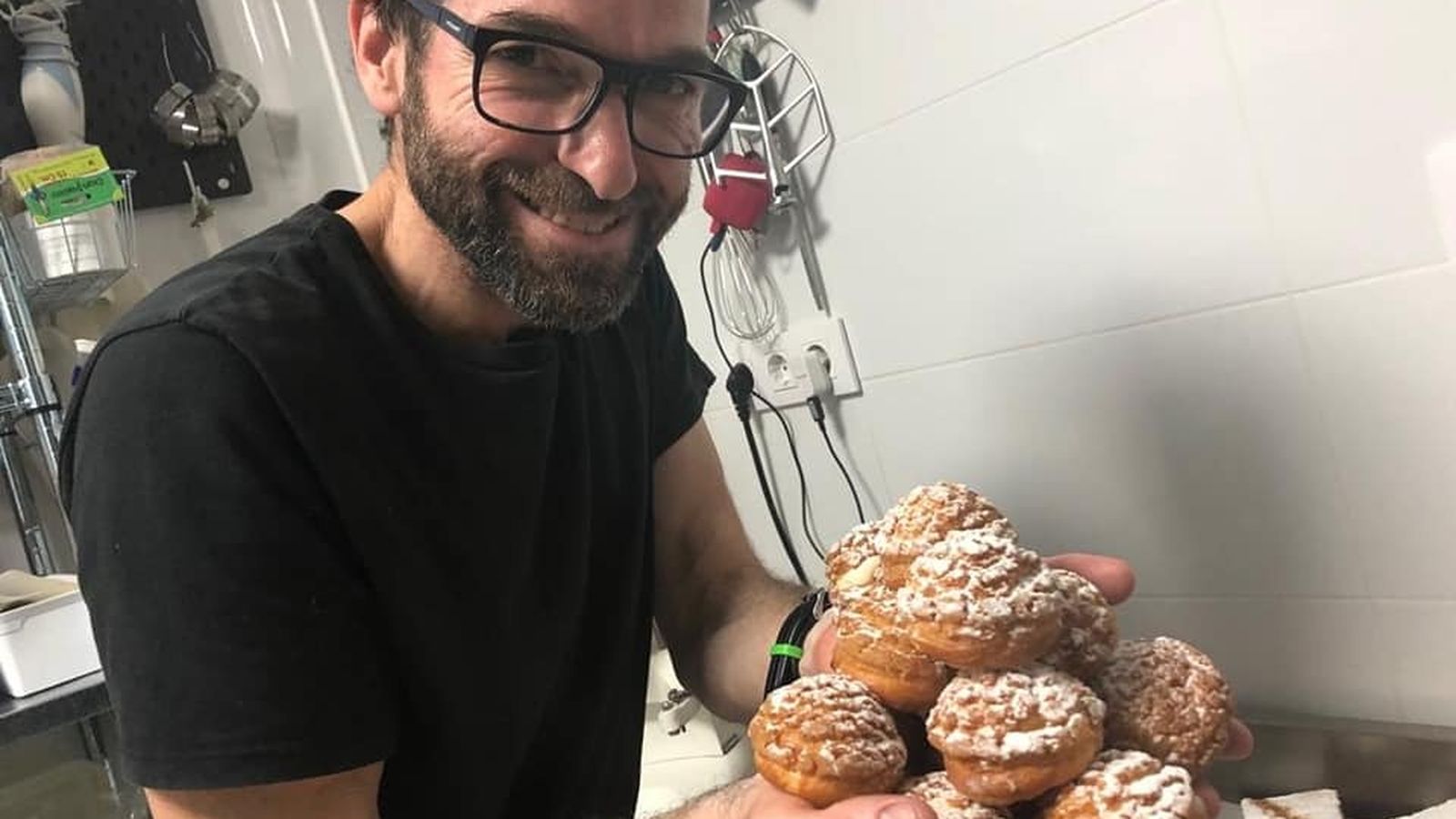Juan Diego Truijillo, con unos profiteroles