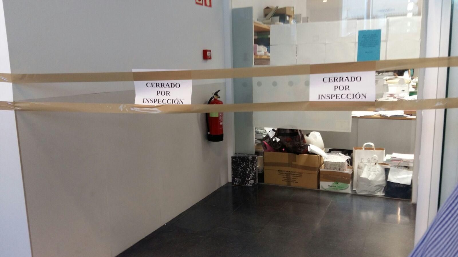 Uno de los juzgados, precintado durante la inspección.